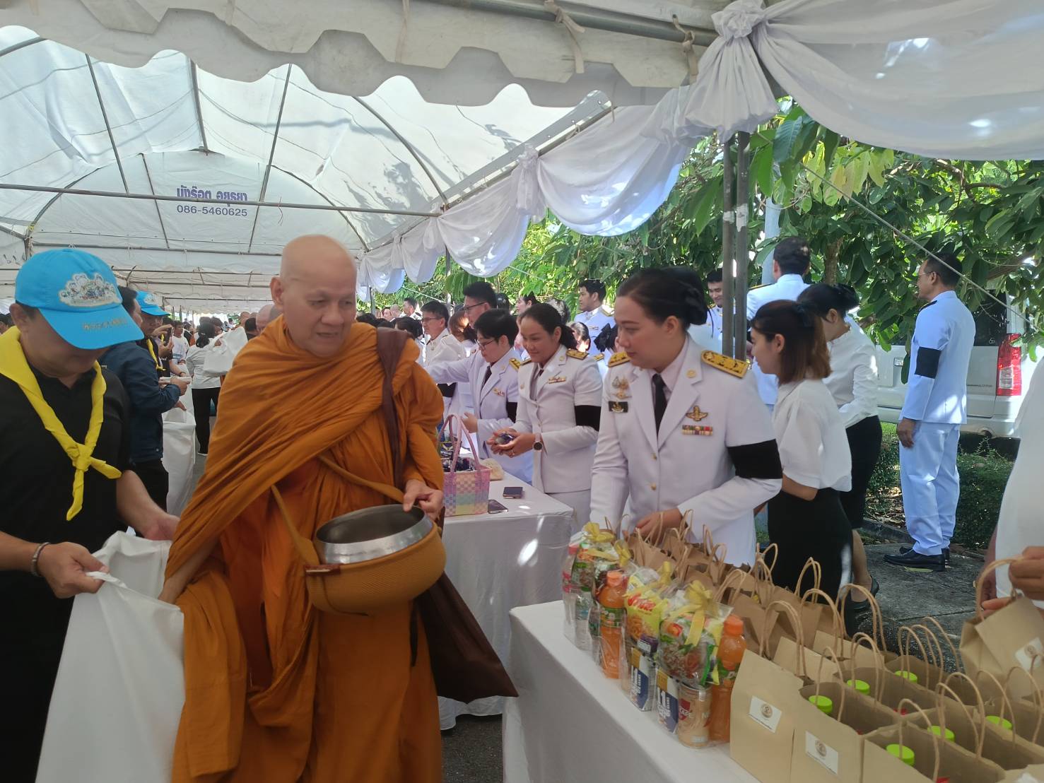 title - ปฏิรูปที่ดินจังหวัดพระนครศรีอยุธยา พร้อมเจ้าหน้าที่กลุ่มการเงินบัญชีและจัดเก็บผลประโยชน์ ร่วมพิธีวางพวงมาลา พิธีสวดพระพุทธมนต์และทำบุญตักบาตรถวายพระราชกุศล เนื่องในวันนวมินทรมหาราช ๑๓ ตุลาคม ๒๕๖๙ 