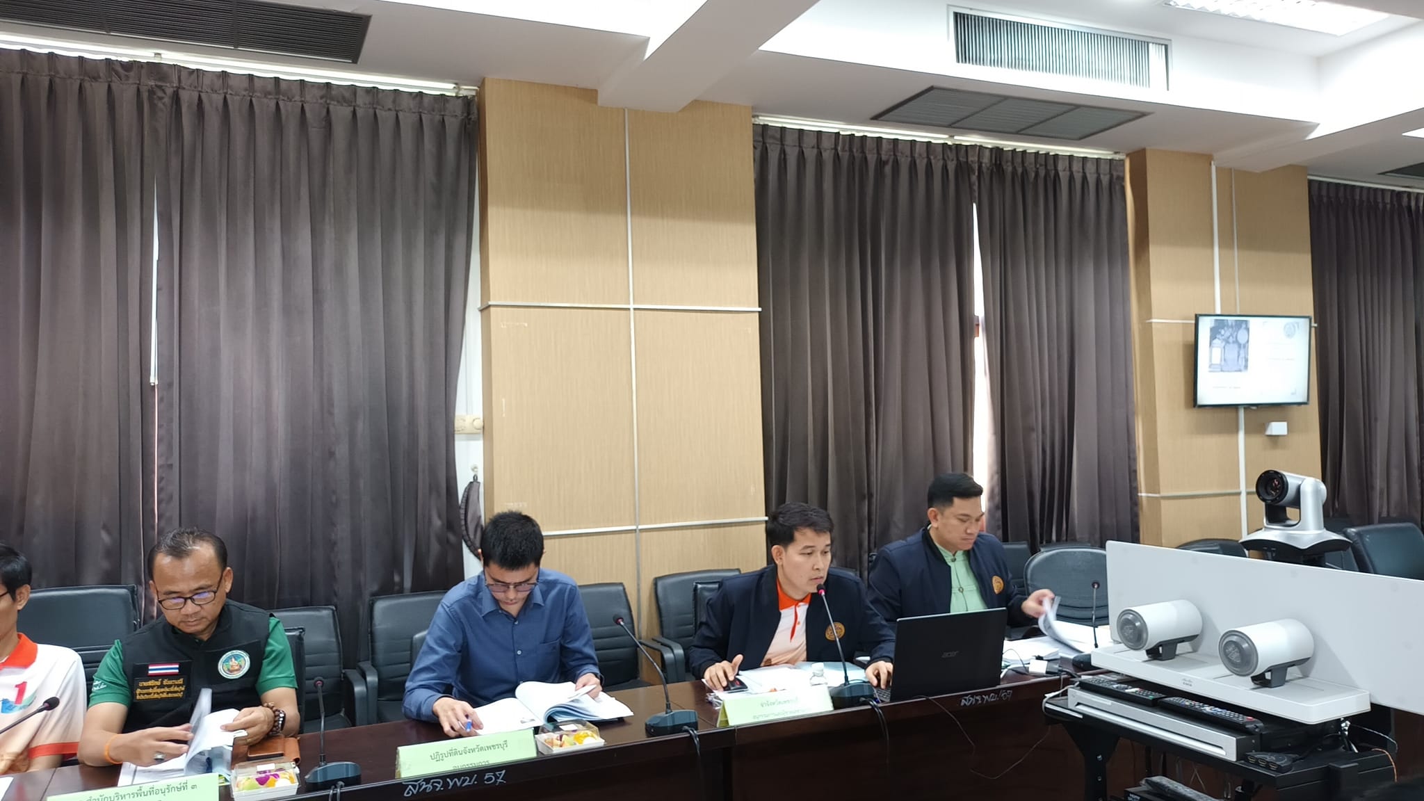 ส.ป.ก.เพชรบุรี เข้าร่วมประชุมคณะอนุกรรมการพิสูจน์สิทธิในที่ดินของรัฐจังหวัดเพชรบุรี (คพร. จังหวัดเพชรบุรี) ครั้งที่ 1/2567