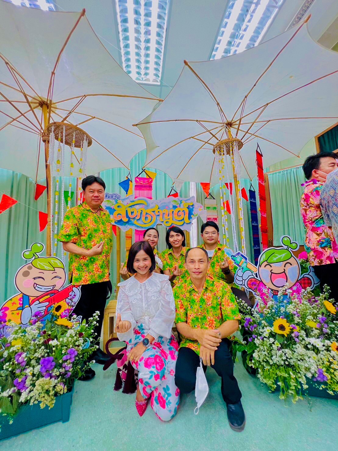 ส.ป.ก. เพชรบุรี เข้าร่วมพิธีสรงน้ำพระพุทธรูป และรดน้ำขอพรเนื่องในประเพณีสงกรานต์ ประจำปี 2566