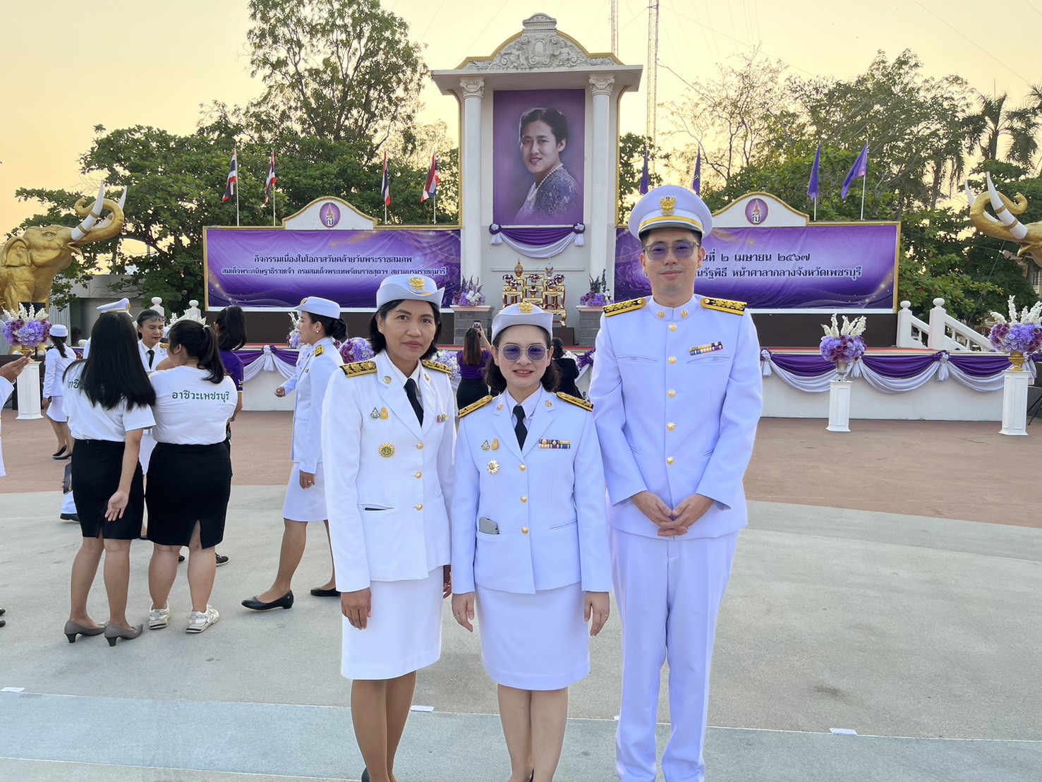 ส.ป.ก.เพชรบุรี เข้าร่วมพิธีทำบุญตักบาตรถวายพระราชกุศล พระสงฆ์และสามเณรจำนวน 70 รูป และพิธีถวายพระพรชัยมงคลเนื่องในโอกาสวันคล้ายวันพระราชสมภพสมเด็จพระกนิษฐาธิราชเจ้า กรมสมเด็จพระเทพรัตนราชสุดาฯ สยามบรมราชกุมารี
