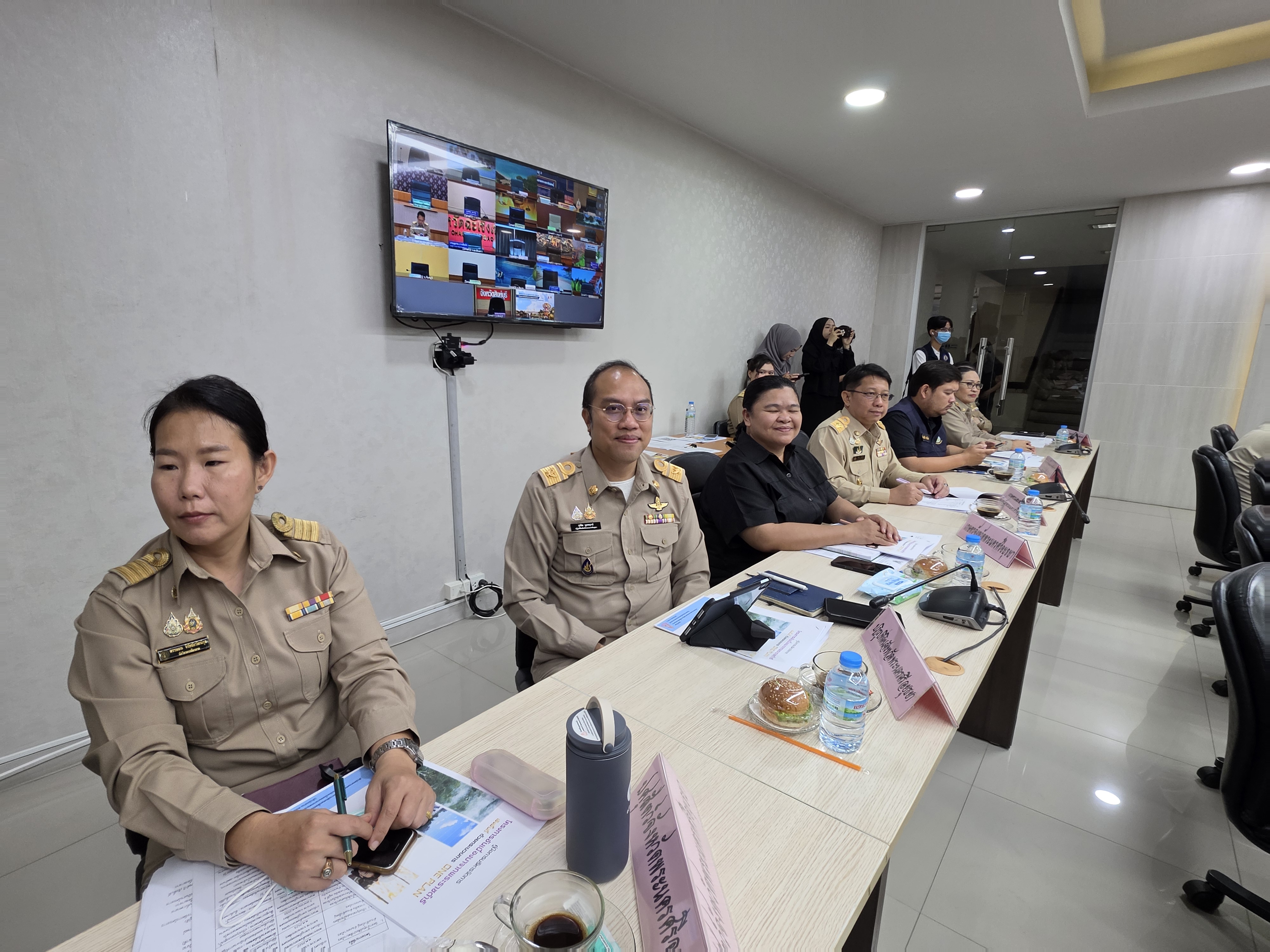 title - ส.ป.ก.พระนครศรีอยุธยา เข้าร่วมรับฟังการติดตามและขับเคลื่อนโครงการอันเนื่องมาจากพระราชดำริ เป็นประธานเปิดงานการนำคู่มือการบริหารจัดการโครงการอันเนื่องมาจากพระราชดำริเชิงพื้นที่ ด้วยกระบวนการ One Plan มาสนับสนุนการดำเนินงานโครงการอันเนื่องมาจากพระราชดำริ เขตพื้นที่ภาคกลาง