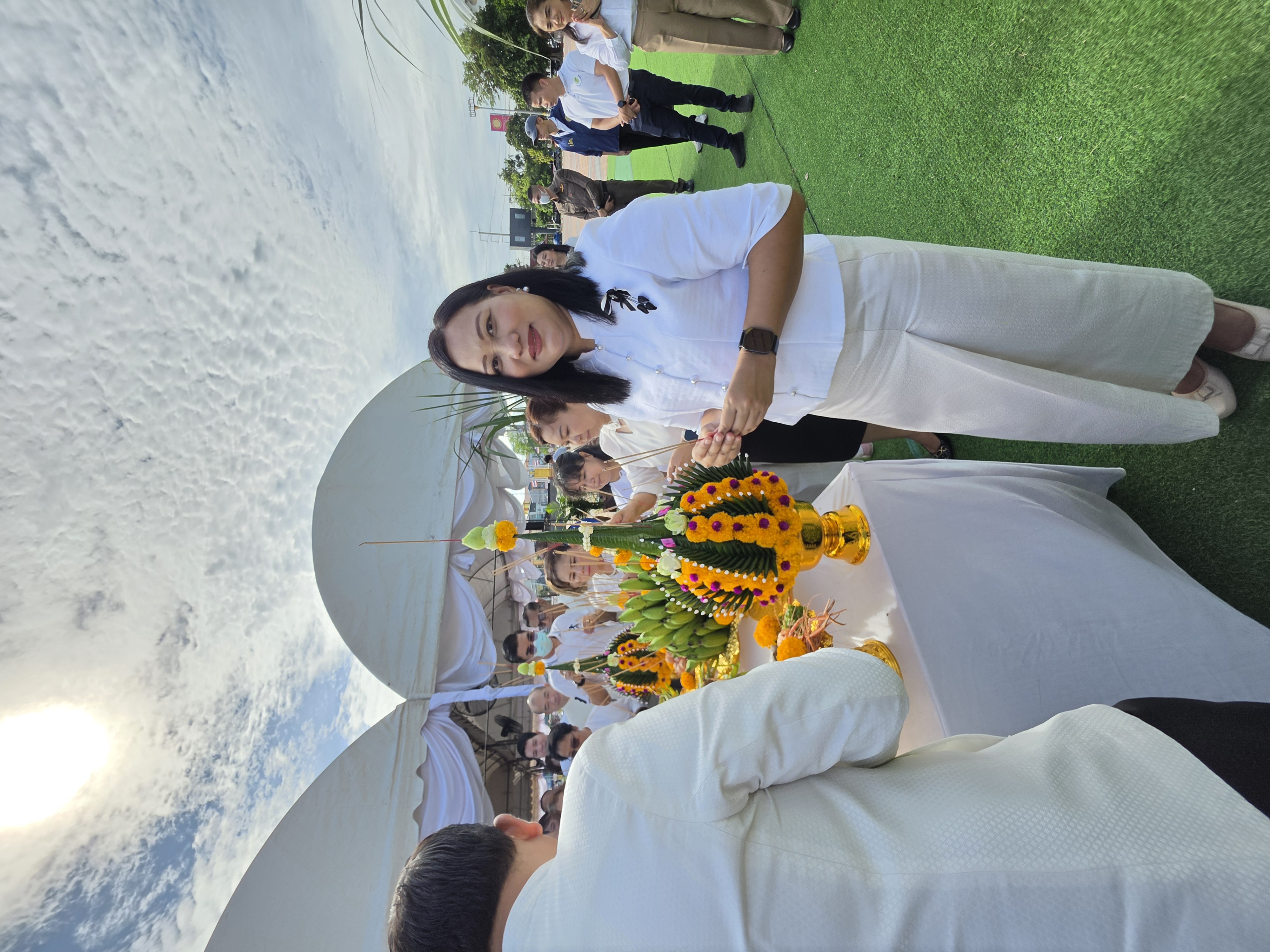 title - นางสาวอมรรัตน์ แขวงโสภา ปฏิรูปที่ดินจังหวัดพระนครศรีอยุธยา พร้อมด้วยเจ้าหน้าที่กลุ่มกฏหมาย เข้าร่วมพิธีตั้งศาลพระภูมิและศาลตายายประจำศาลาก