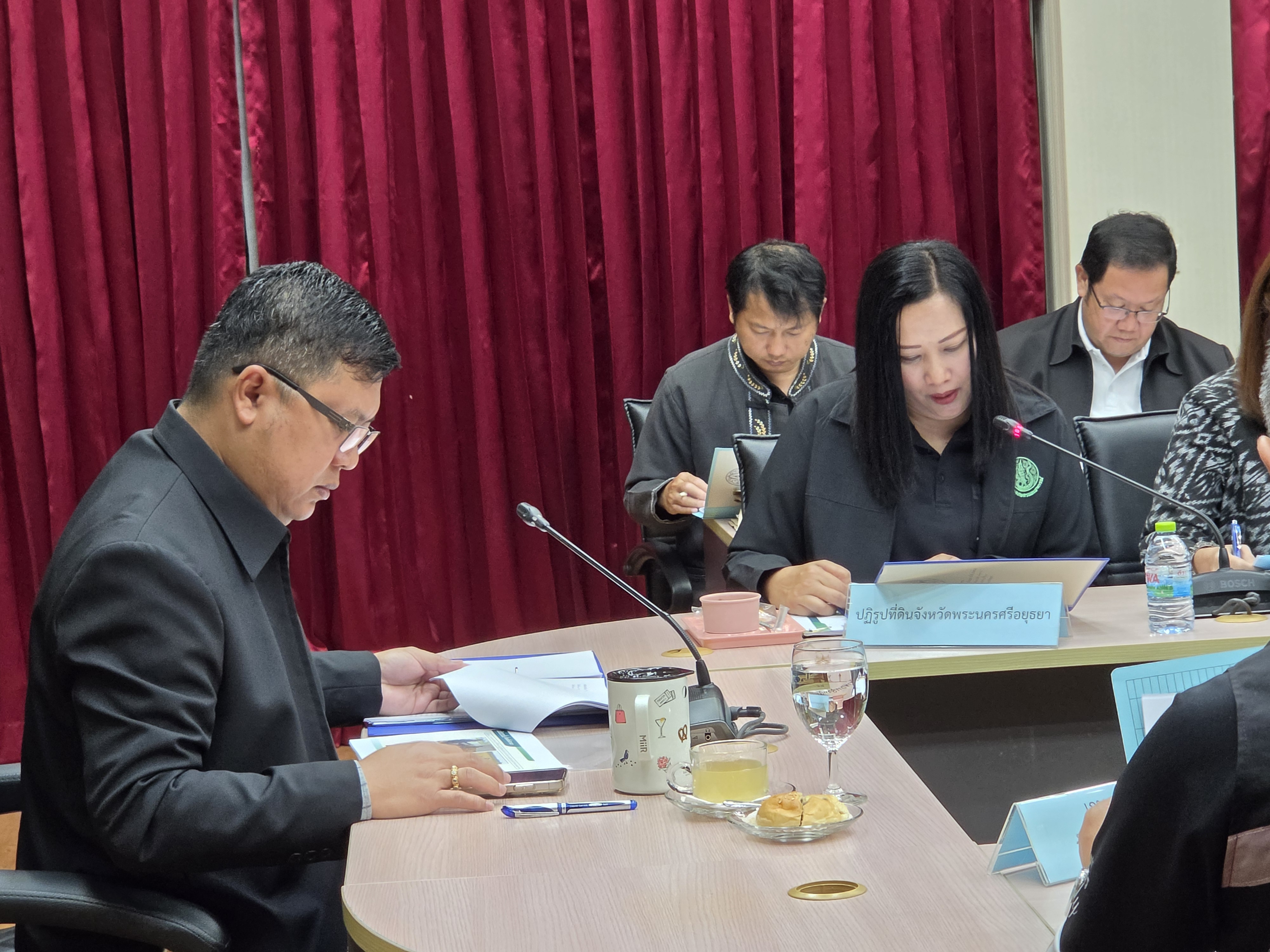 title - สำนักงานการปฏิรูปที่ดินจังหวัดพระนครศรีอยุธยา จัดประชุมคณะกรรมการปฏิรูปที่ดินจังหวัดพระนครศรีอยุธยา ครั้งที่ ๒/๒๕๖๙ ณ ห้องประชุม บึงพระราม  อาคาร ๑ ชั้น ๑  ศาลากลางจังหวัดพระนครศรีอยุธยา 