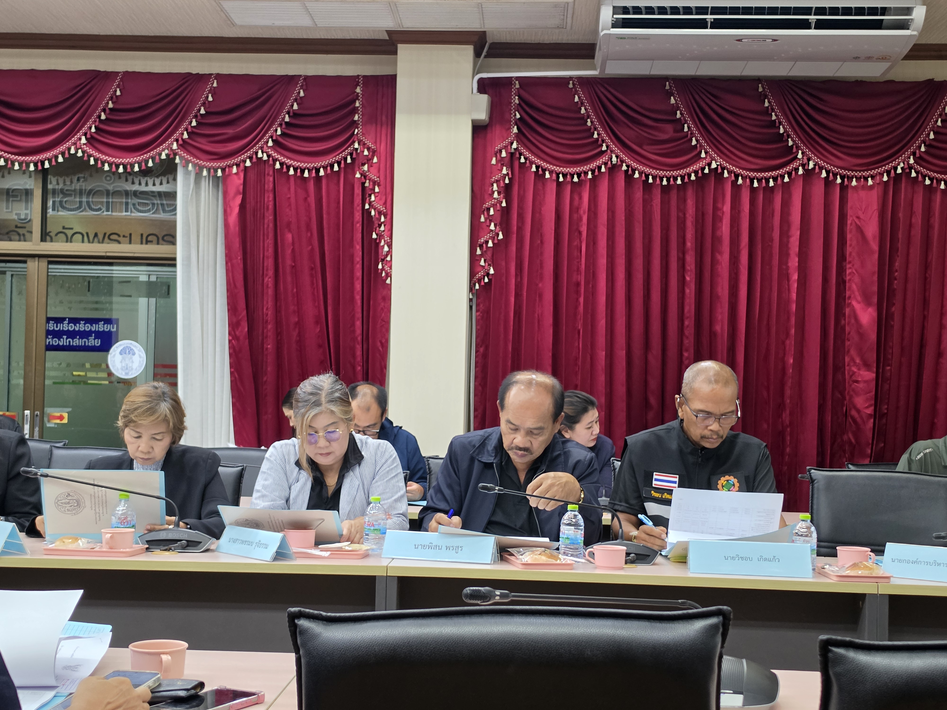 title - สำนักงานการปฏิรูปที่ดินจังหวัดพระนครศรีอยุธยา จัดประชุมคณะกรรมการปฏิรูปที่ดินจังหวัดพระนครศรีอยุธยา ครั้งที่ ๒/๒๕๖๙ ณ ห้องประชุม บึงพระราม  อาคาร ๑ ชั้น ๑  ศาลากลางจังหวัดพระนครศรีอยุธยา 