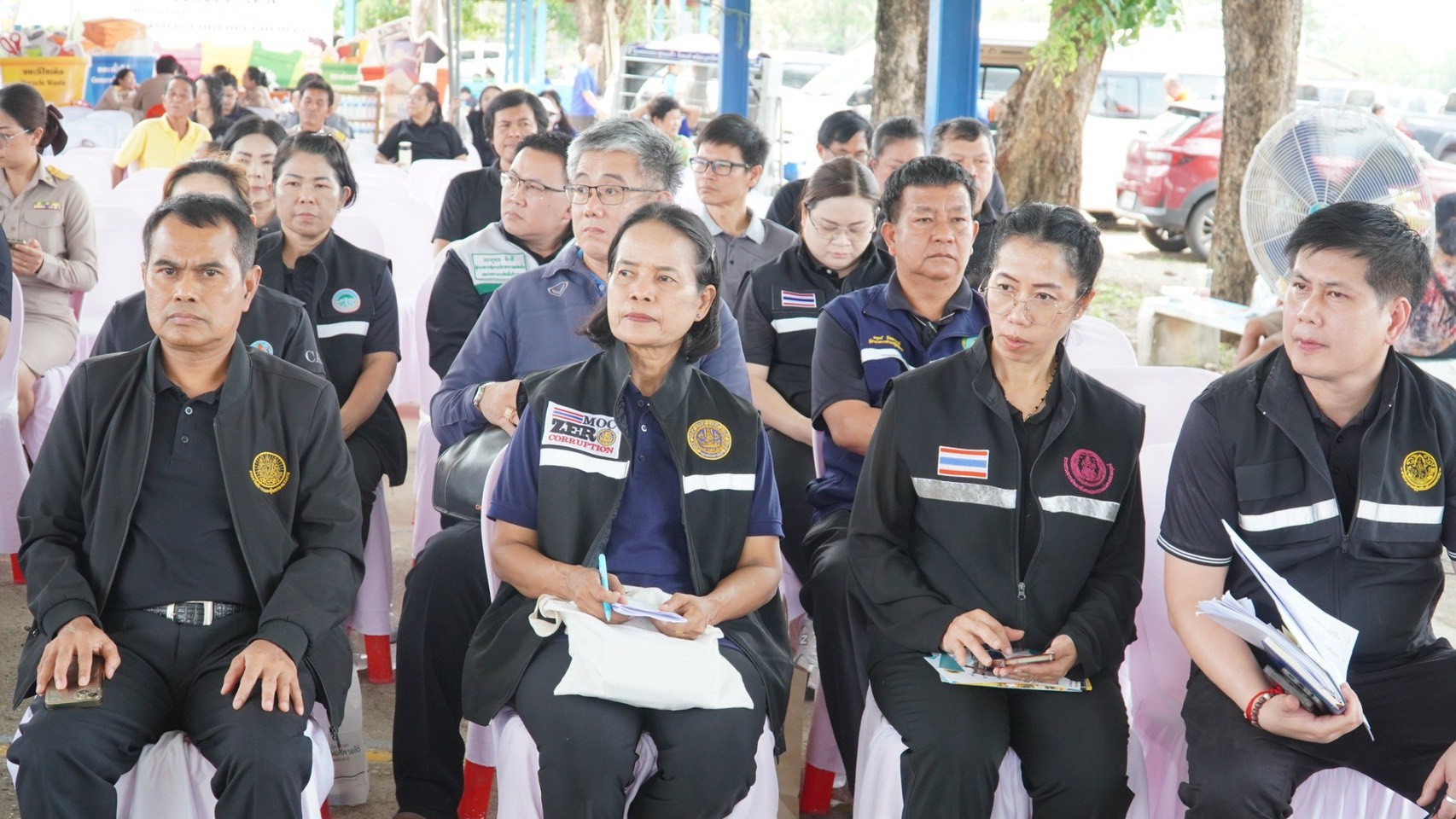 title - วันที่ 22 เมษายน 2569 นายวิทูล ประดิษฐบุญ ปฏิรูปที่ดินจังหวัดปราจีนบุรี  พร้อมด้วย เจ้าหน้าที่ ส.ป.ก.ปราจีนบุรี เข้าร่วมโครงการจังหวัดเคลื่อนที่  โครงการ 