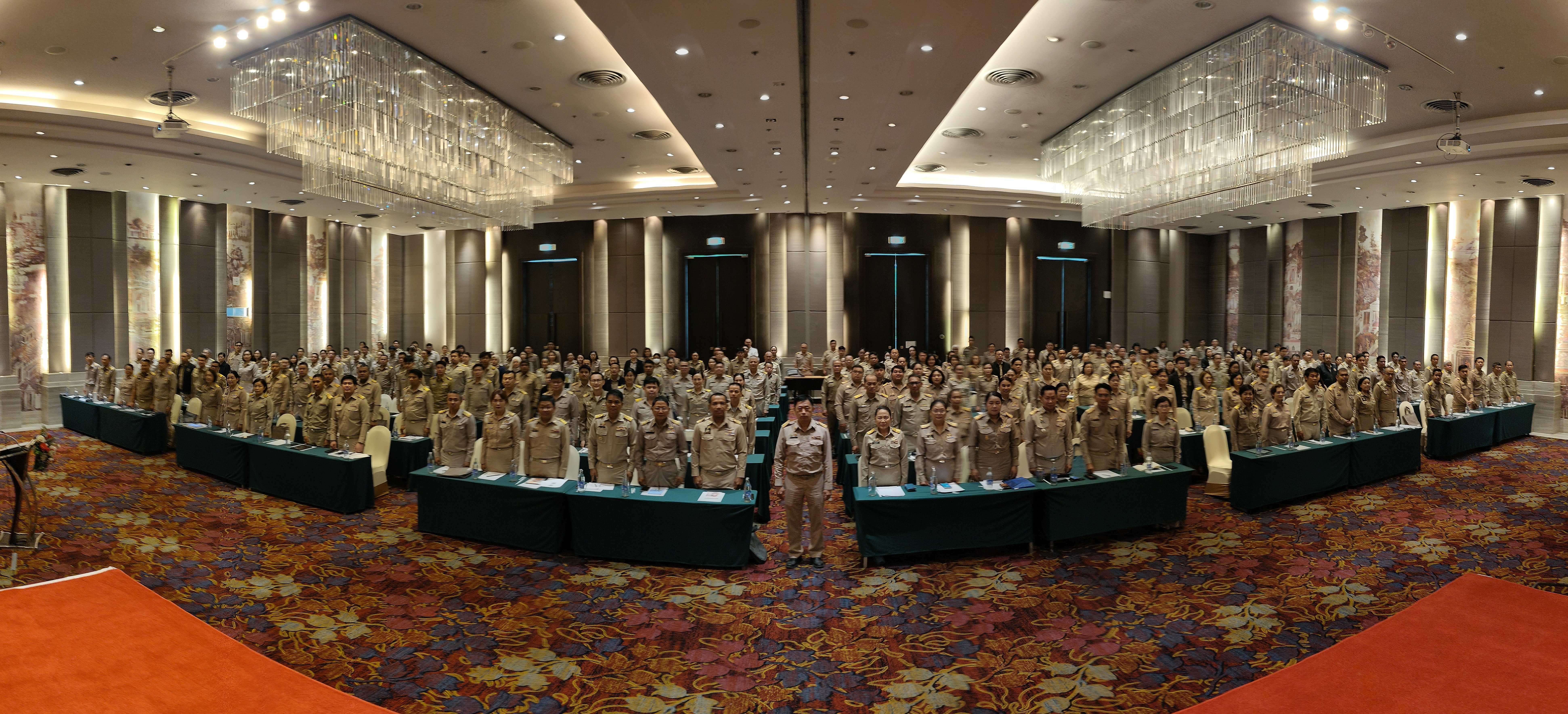 title - วันที่ 25 พฤษภาคม 2569 นายวิทูล ประดิษฐบุญ ปฏิรูปที่ดินจังหวัดปราจีนบุรี พร้อมด้วย  ผู้อำนวยการกลุ่มนิติกร และเจ้าหน้าที่ปฏิรูปที่ดิน เข้าร่วมโครงการสัมมนา จัดขึ้นระหว่าง วันที่ 24 – 28 พฤษภาคม 2569  ณ โรงแรมรามาการ์เด้นส์ กรุงเทพ เขตหลักสี่ กรุงเทพมหานคร 