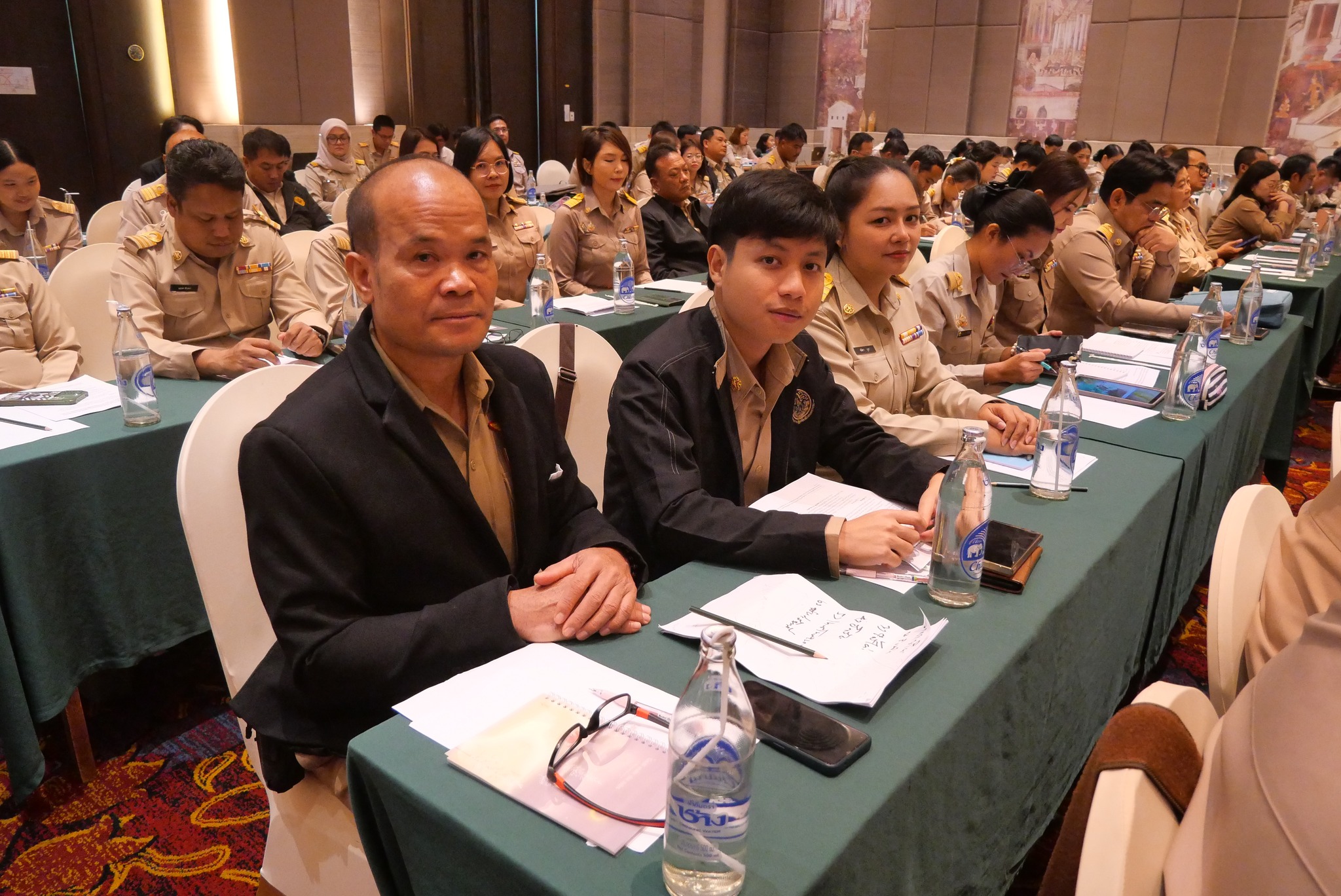 title - วันที่ 25 พฤษภาคม 2569 นายวิทูล ประดิษฐบุญ ปฏิรูปที่ดินจังหวัดปราจีนบุรี พร้อมด้วย  ผู้อำนวยการกลุ่มนิติกร และเจ้าหน้าที่ปฏิรูปที่ดิน เข้าร่วมโครงการสัมมนา จัดขึ้นระหว่าง วันที่ 24 – 28 พฤษภาคม 2569  ณ โรงแรมรามาการ์เด้นส์ กรุงเทพ เขตหลักสี่ กรุงเทพมหานคร 