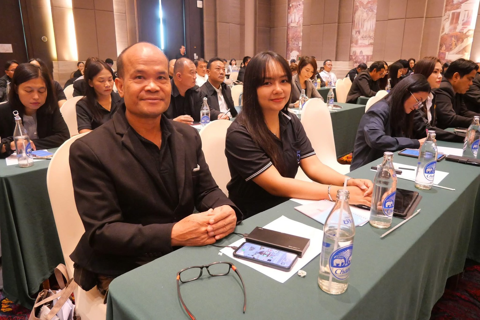title - วันที่ 26 พฤษภาคม 2569 นายวิทูล ประดิษฐบุญ ปฏิรูปที่ดินจังหวัดปราจีนบุรี พร้อมด้วย  ผู้อำนวยการกลุ่มกฎหมาย และเจ้าหน้าที่ปฏิรูปที่ดิน เข้าร่วมโครงการสัมมนา จัดขึ้นระหว่าง วันที่ 24 – 28 พฤษภาคม 2569  ณ โรงแรมรามาการ์เด้นส์ กรุงเทพ เขตหลักสี่ กรุงเทพมหานคร 