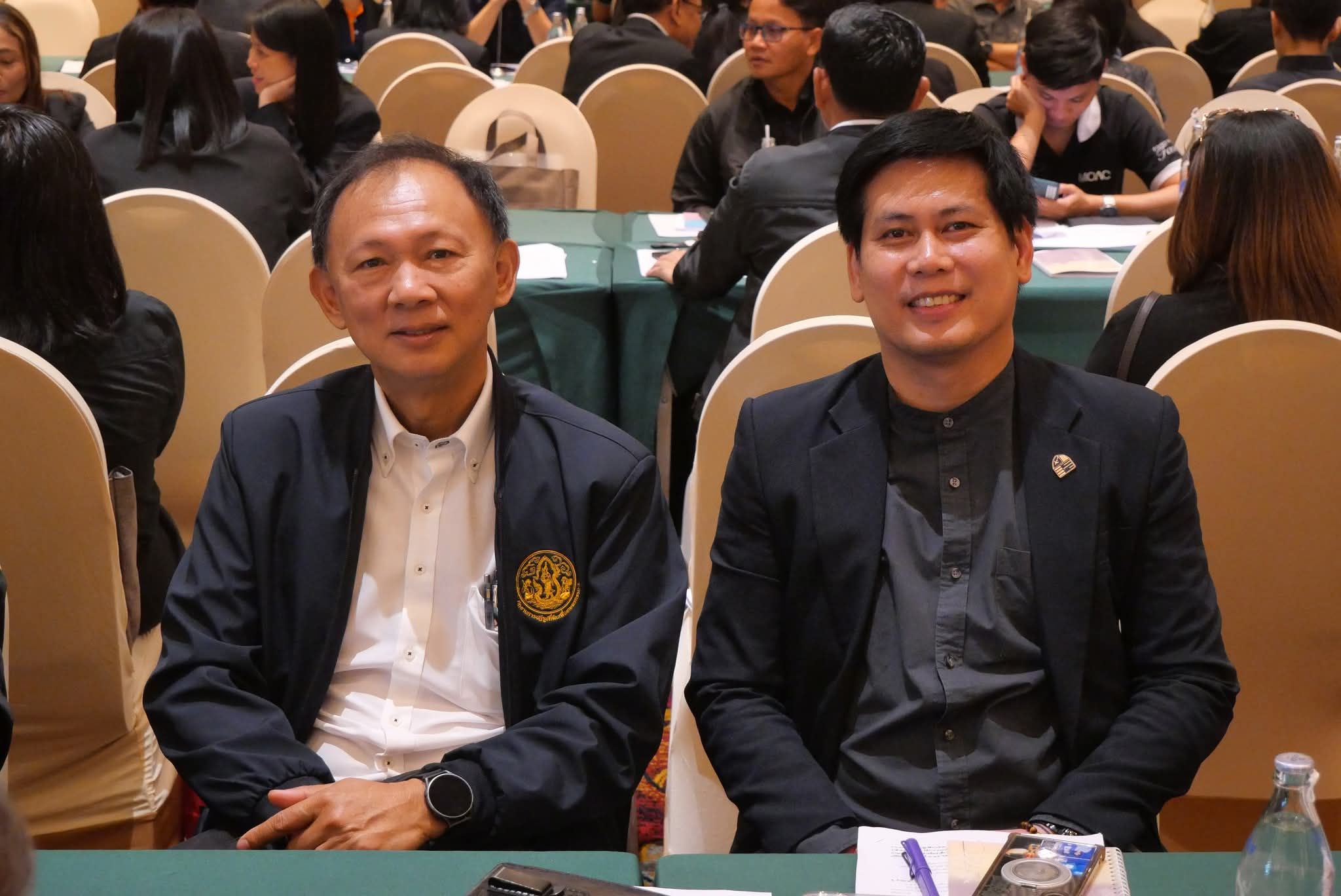 title - วันที่ 27 พฤษภาคม 2569 นายวิทูล ประดิษฐบุญ ปฏิรูปที่ดินจังหวัดปราจีนบุรี พร้อมด้วย  ผู้อำนวยการกลุ่ม และเจ้าหน้าที่ปฏิรูปที่ดิน เข้าร่วมโครงการสัมมนา จัดขึ้นระหว่าง  วันที่ 24 – 28 พฤษภาคม 2569 ณ โรงแรมรามาการ์เด้นส์ กรุงเทพ เขตหลักสี่ กรุงเทพมหานคร 