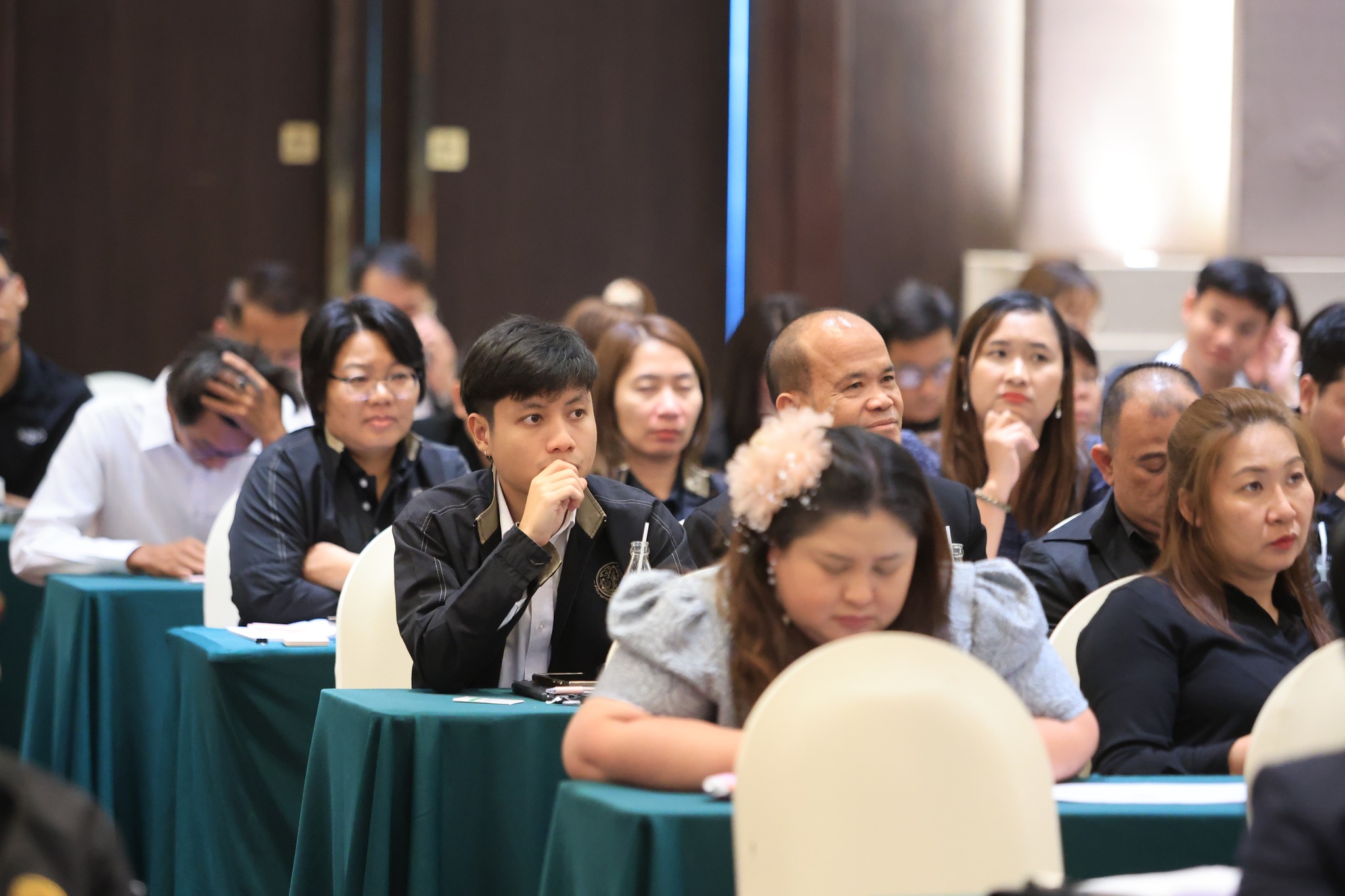 title - วันที่ 27 พฤษภาคม 2569 นายวิทูล ประดิษฐบุญ ปฏิรูปที่ดินจังหวัดปราจีนบุรี พร้อมด้วย  ผู้อำนวยการกลุ่ม และเจ้าหน้าที่ปฏิรูปที่ดิน เข้าร่วมโครงการสัมมนา จัดขึ้นระหว่าง  วันที่ 24 – 28 พฤษภาคม 2569 ณ โรงแรมรามาการ์เด้นส์ กรุงเทพ เขตหลักสี่ กรุงเทพมหานคร 