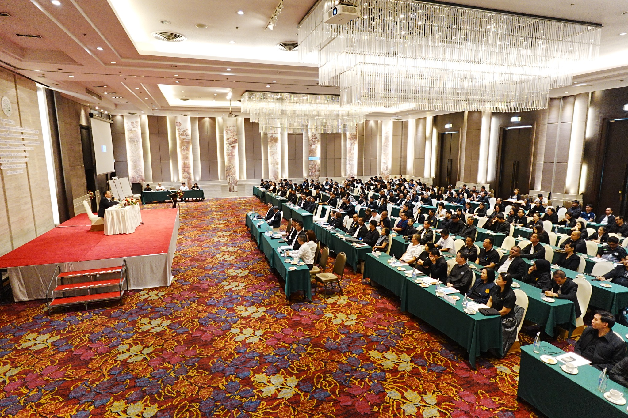 title - วันที่ 27 พฤษภาคม 2569 นายวิทูล ประดิษฐบุญ ปฏิรูปที่ดินจังหวัดปราจีนบุรี พร้อมด้วย  ผู้อำนวยการกลุ่ม และเจ้าหน้าที่ปฏิรูปที่ดิน เข้าร่วมโครงการสัมมนา จัดขึ้นระหว่าง  วันที่ 24 – 28 พฤษภาคม 2569 ณ โรงแรมรามาการ์เด้นส์ กรุงเทพ เขตหลักสี่ กรุงเทพมหานคร 