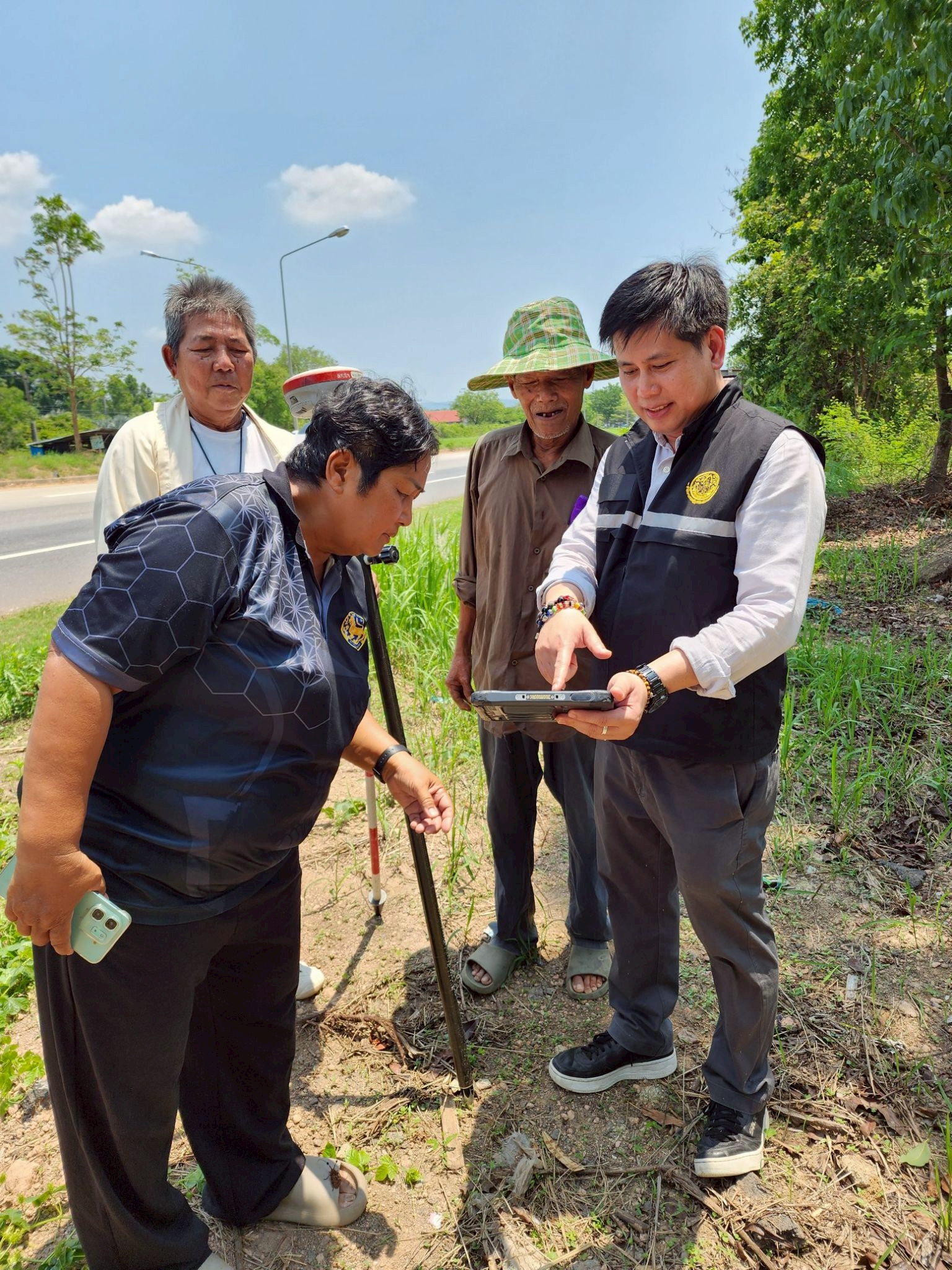 title - วันที่ 28 เมษายน 2569 นายวิทูล ประดิษฐบุญ ปฏิรูปที่ดินจังหวัดปราจีนบุรี พร้อมด้วยเจ้าหน้าที่สำนักงานการปฏิรูปที่ดินจังหวัดปราจีนบุรี ลงพื้นที่ดำเนินการสอบสวนสิทธิ เพิ่มเติมในเขตปฏิรูปที่ดิน พื้นที่อำเภอกบินทร์บุรี และอำเภอนาดี จังหวัดปราจีนบุรี