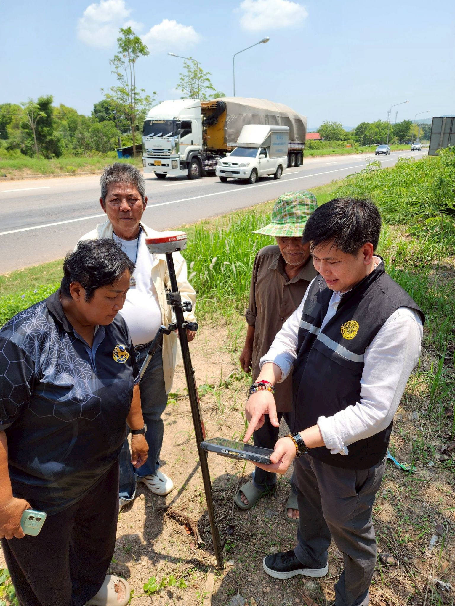 title - วันที่ 28 เมษายน 2569 นายวิทูล ประดิษฐบุญ ปฏิรูปที่ดินจังหวัดปราจีนบุรี พร้อมด้วยเจ้าหน้าที่สำนักงานการปฏิรูปที่ดินจังหวัดปราจีนบุรี ลงพื้นที่ดำเนินการสอบสวนสิทธิ เพิ่มเติมในเขตปฏิรูปที่ดิน พื้นที่อำเภอกบินทร์บุรี และอำเภอนาดี จังหวัดปราจีนบุรี