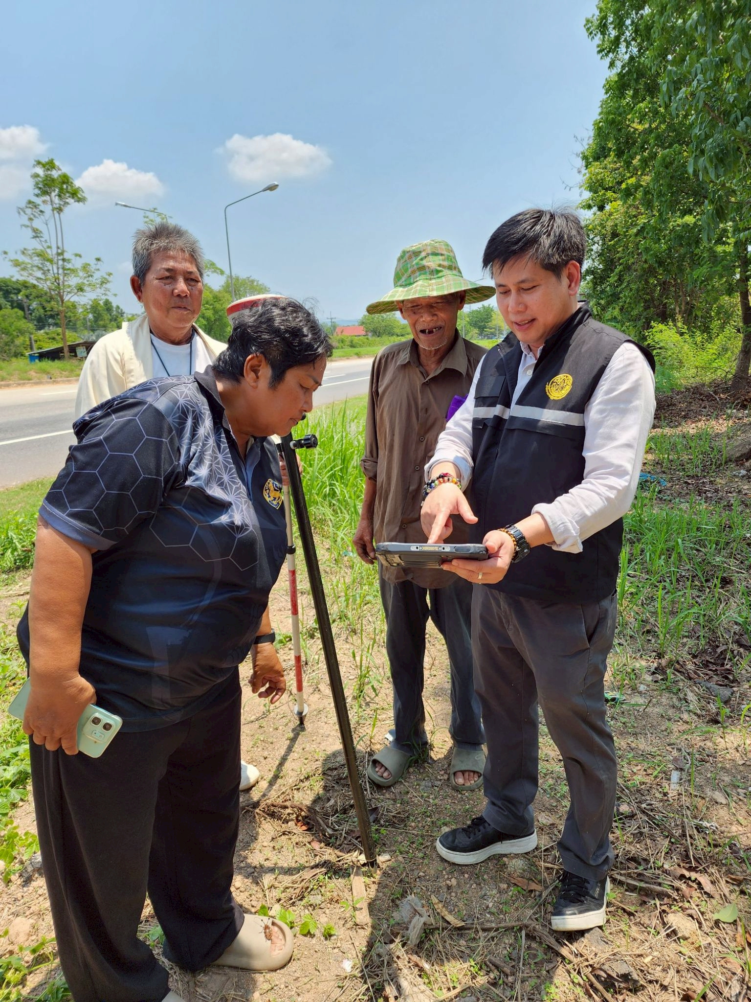 title - วันที่ 28 เมษายน 2569 นายวิทูล ประดิษฐบุญ ปฏิรูปที่ดินจังหวัดปราจีนบุรี พร้อมด้วยเจ้าหน้าที่สำนักงานการปฏิรูปที่ดินจังหวัดปราจีนบุรี ลงพื้นที่ดำเนินการสอบสวนสิทธิ เพิ่มเติมในเขตปฏิรูปที่ดิน พื้นที่อำเภอกบินทร์บุรี และอำเภอนาดี จังหวัดปราจีนบุรี