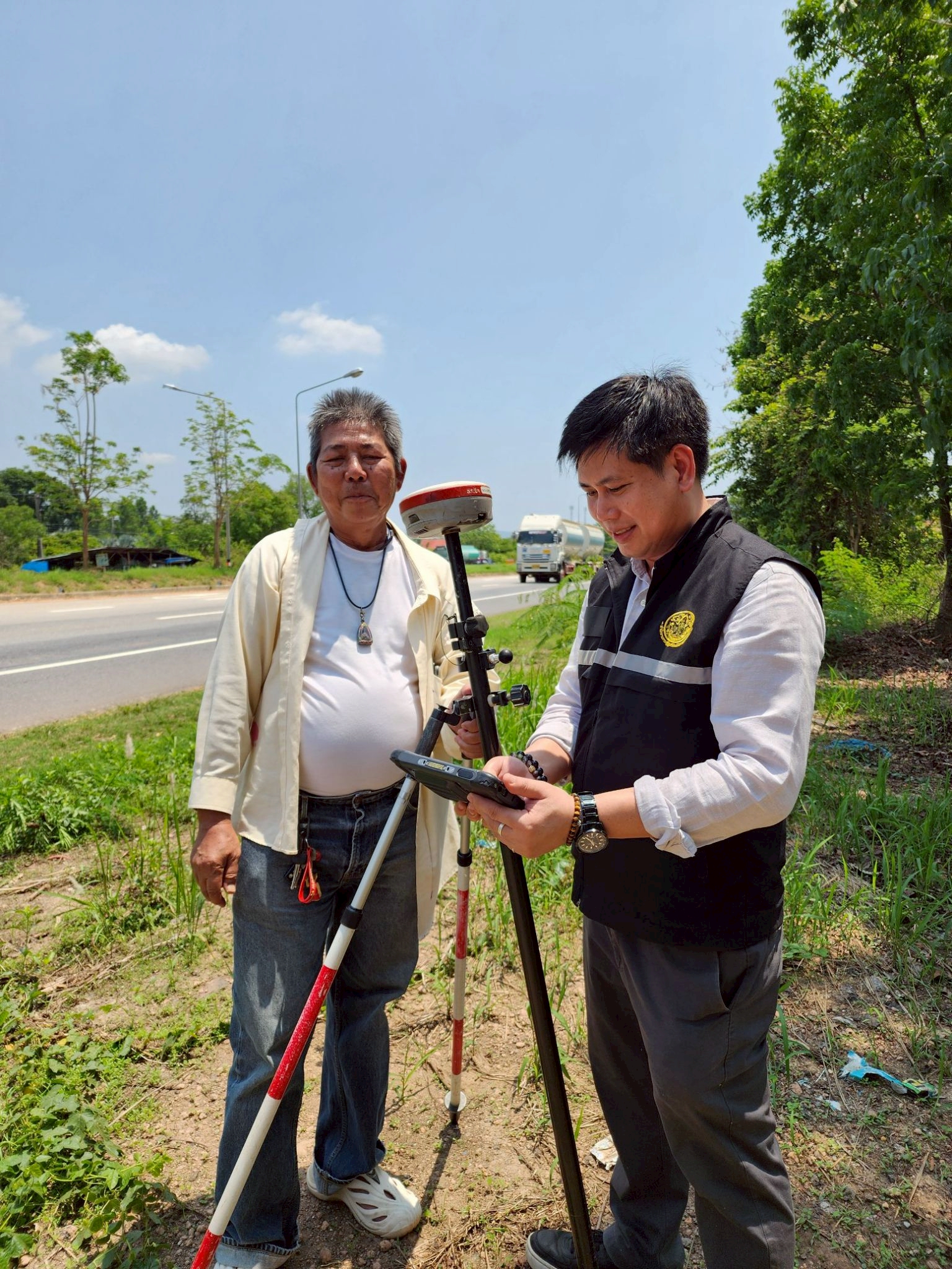 title - วันที่ 28 เมษายน 2569 นายวิทูล ประดิษฐบุญ ปฏิรูปที่ดินจังหวัดปราจีนบุรี พร้อมด้วยเจ้าหน้าที่สำนักงานการปฏิรูปที่ดินจังหวัดปราจีนบุรี ลงพื้นที่ดำเนินการสอบสวนสิทธิ เพิ่มเติมในเขตปฏิรูปที่ดิน พื้นที่อำเภอกบินทร์บุรี และอำเภอนาดี จังหวัดปราจีนบุรี