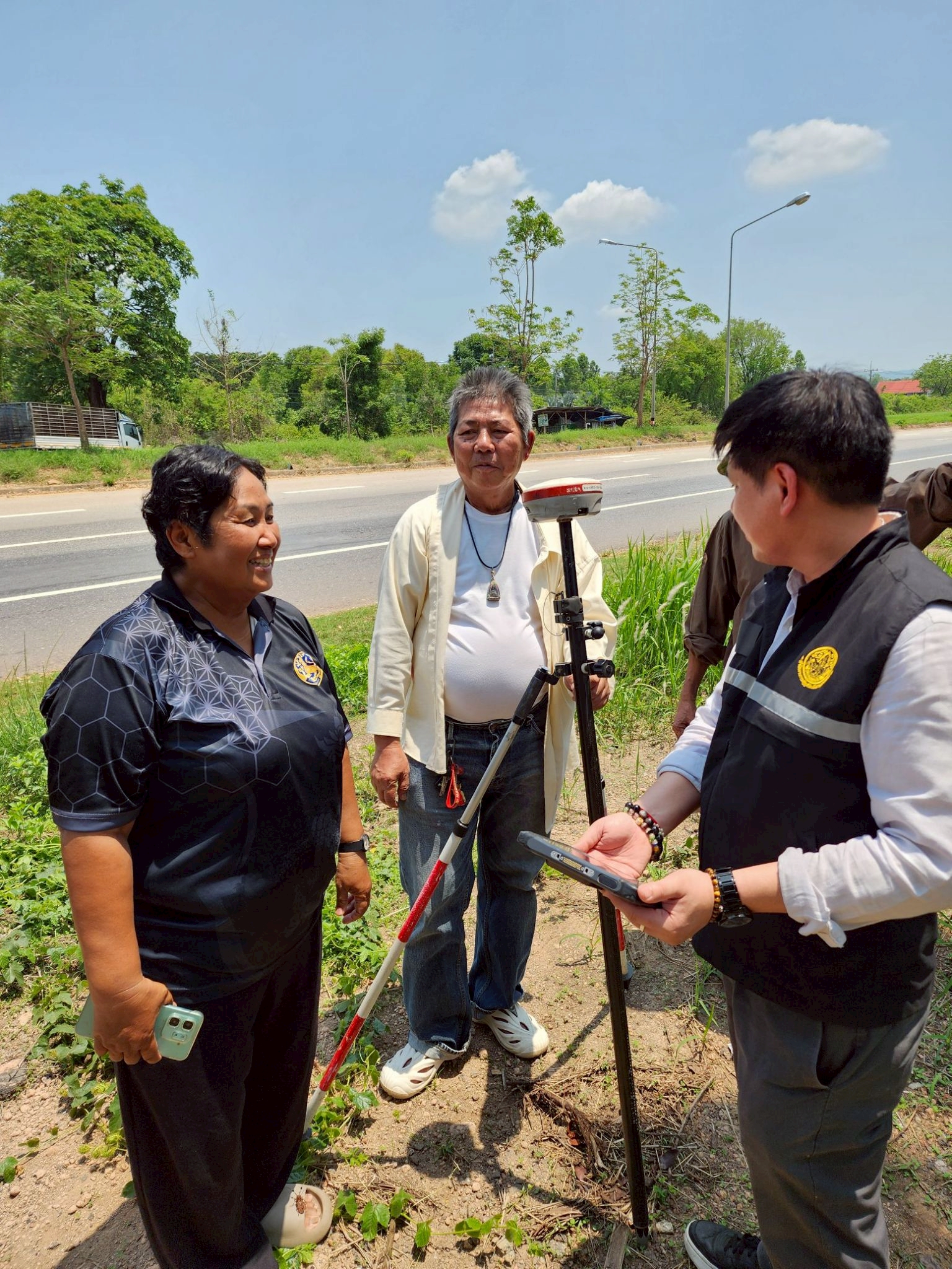 title - วันที่ 28 เมษายน 2569 นายวิทูล ประดิษฐบุญ ปฏิรูปที่ดินจังหวัดปราจีนบุรี พร้อมด้วยเจ้าหน้าที่สำนักงานการปฏิรูปที่ดินจังหวัดปราจีนบุรี ลงพื้นที่ดำเนินการสอบสวนสิทธิ เพิ่มเติมในเขตปฏิรูปที่ดิน พื้นที่อำเภอกบินทร์บุรี และอำเภอนาดี จังหวัดปราจีนบุรี