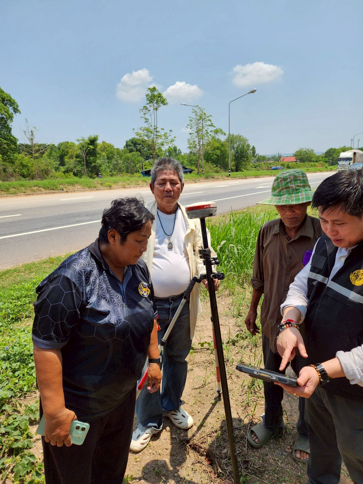 title - วันที่ 28 เมษายน 2569 นายวิทูล ประดิษฐบุญ ปฏิรูปที่ดินจังหวัดปราจีนบุรี พร้อมด้วยเจ้าหน้าที่สำนักงานการปฏิรูปที่ดินจังหวัดปราจีนบุรี ลงพื้นที่ดำเนินการสอบสวนสิทธิ เพิ่มเติมในเขตปฏิรูปที่ดิน พื้นที่อำเภอกบินทร์บุรี และอำเภอนาดี จังหวัดปราจีนบุรี