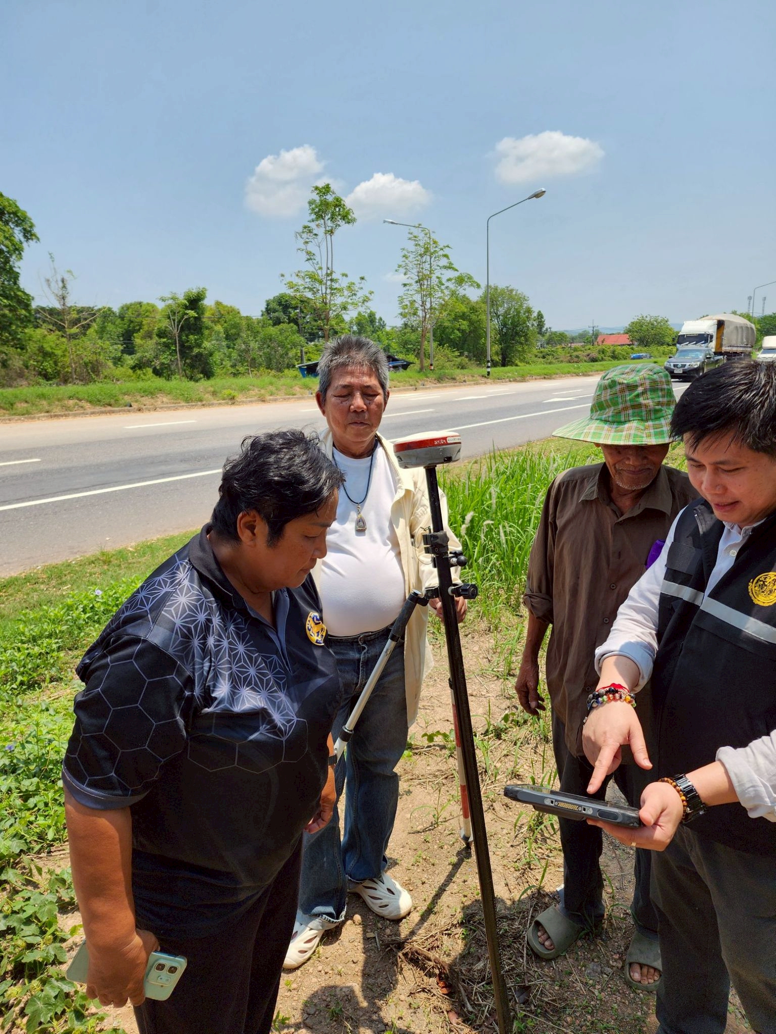 title - วันที่ 28 เมษายน 2569 นายวิทูล ประดิษฐบุญ ปฏิรูปที่ดินจังหวัดปราจีนบุรี พร้อมด้วยเจ้าหน้าที่สำนักงานการปฏิรูปที่ดินจังหวัดปราจีนบุรี ลงพื้นที่ดำเนินการสอบสวนสิทธิ เพิ่มเติมในเขตปฏิรูปที่ดิน พื้นที่อำเภอกบินทร์บุรี และอำเภอนาดี จังหวัดปราจีนบุรี