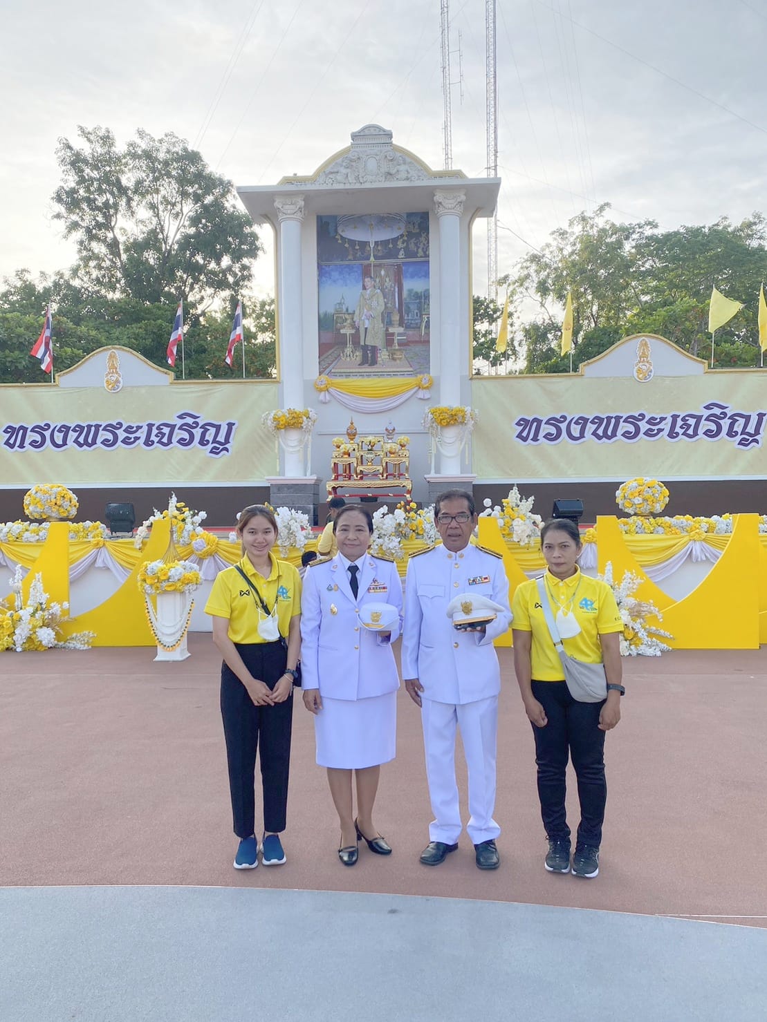 ส.ป.ก. เพชรบุรี เข้าร่วมพิธีทำบุญตักบาตร พระสงฆ์และสามเณร พิธีถวายสัตย์ปฏิญาณเพื่อเป็นข้าราชการที่ดีและพลังของแผ่นดิน และพิธีปล่อยพันธุ์สัตว์น้ำถวายพระราชกุศล
