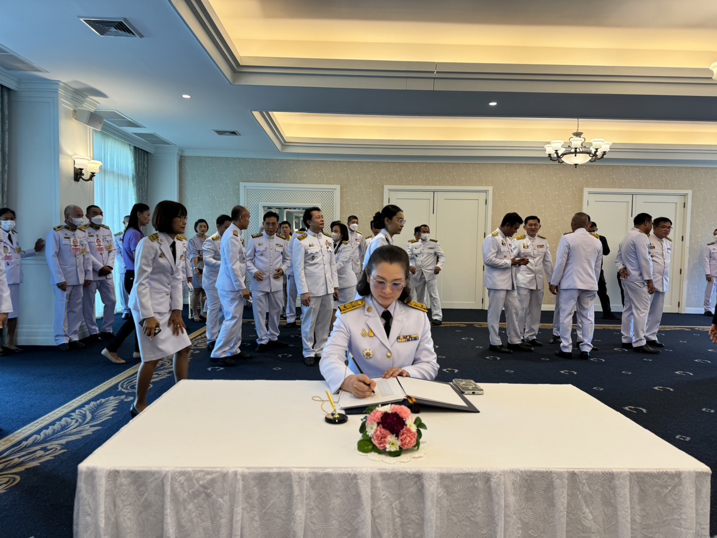 ส.ป.ก.เพชรบุรี ร่วมถวายแจกันดอกไม้และลงนามถวายพระพรชัยมงคล สมเด็จพระนางเจ้าสุทิดา พัชรสุธาพิมลลักษณ พระบรมราชินี