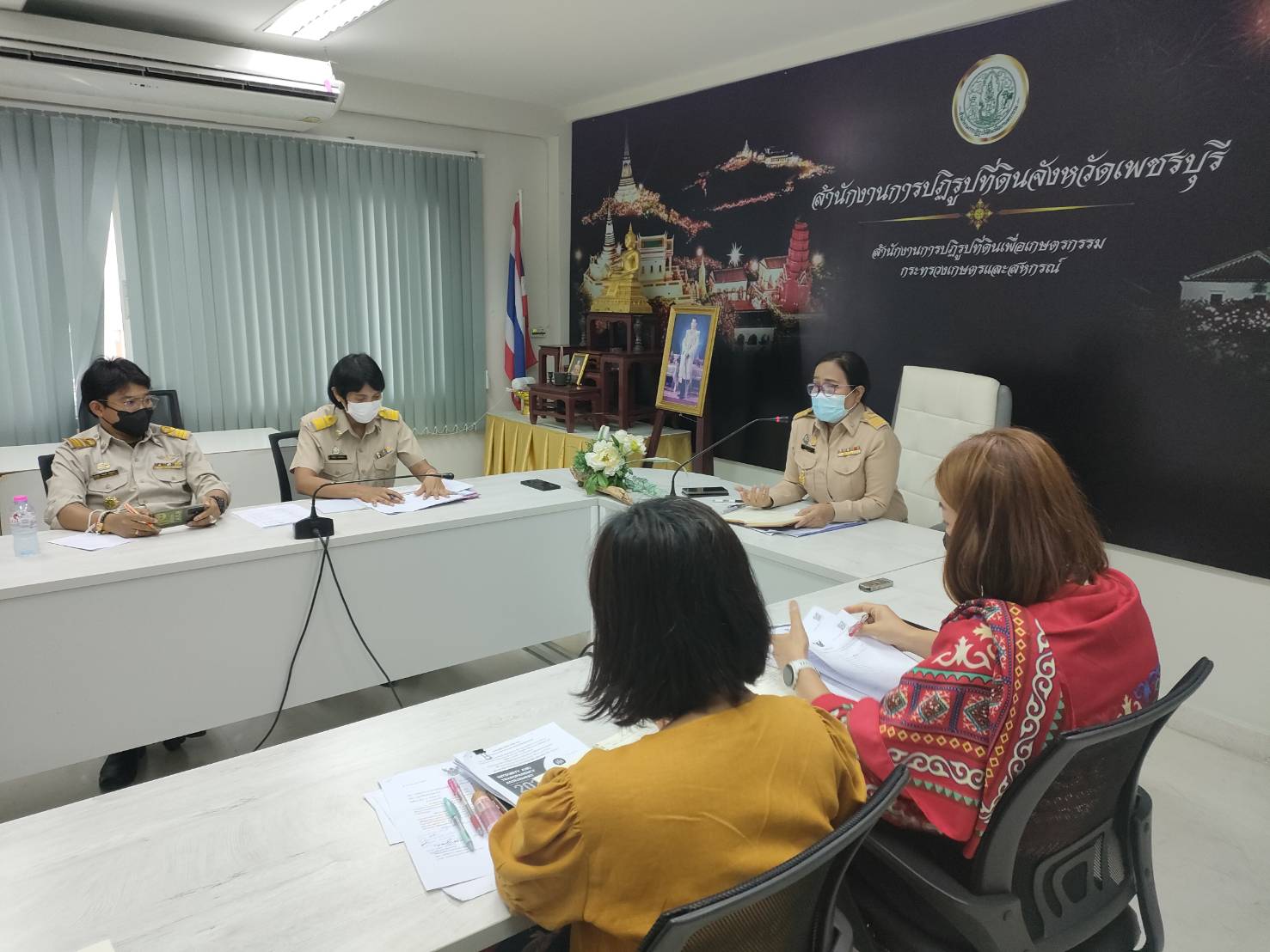 ส.ป.ก. เพชรบุรี จัดประชุมสำนักงานการปฏิรูปที่ดินจังหวัดเพชรบุรี ครั้งที่ 4/2566