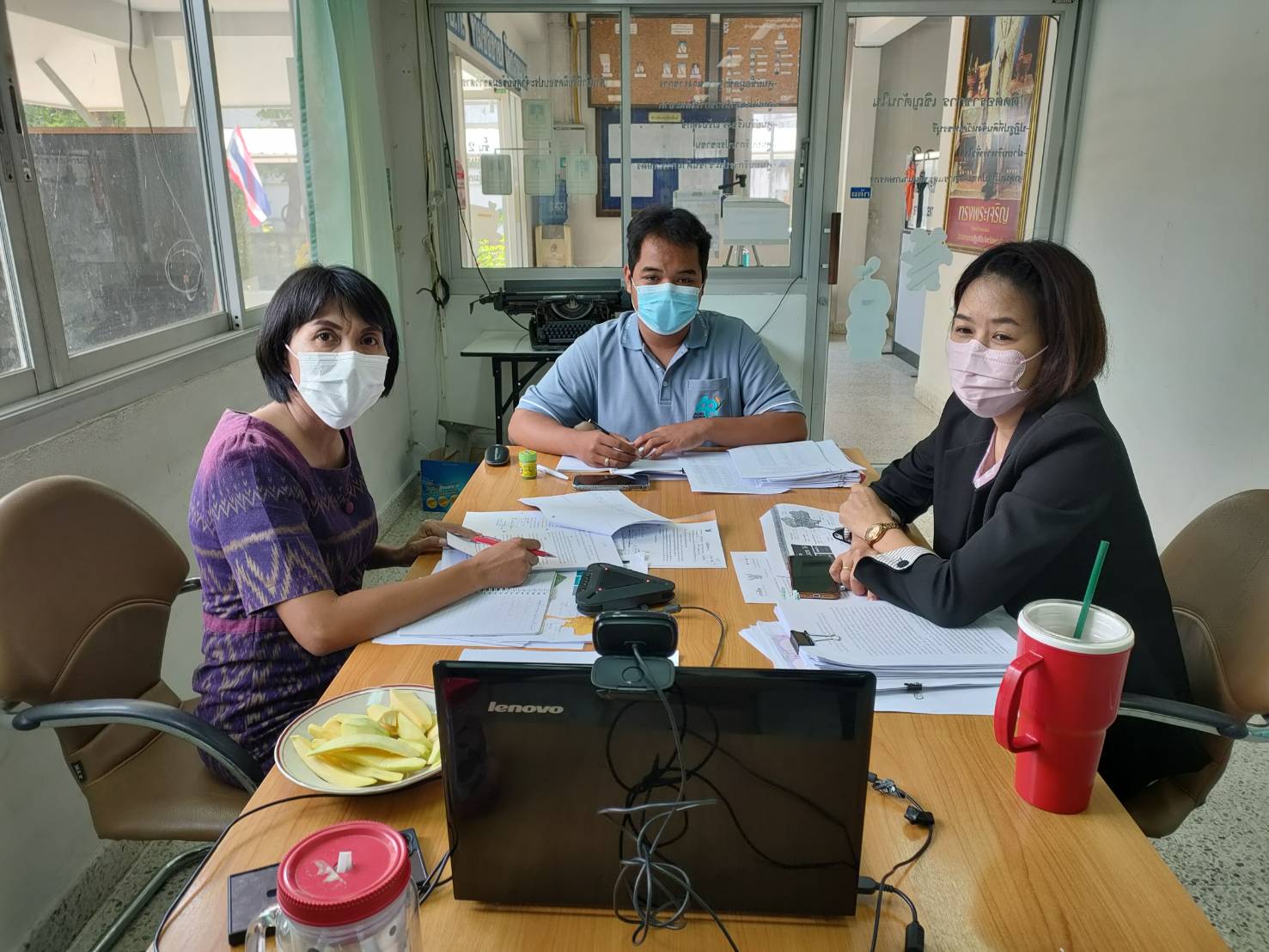  ส.ป.ก. เพชรบุรี เข้าร่วมประชุมชี้แจงแนวทางการขับเคลื่อนการจัดที่ดินแปลงว่าง (กรณีสั่งสิ้นสิทธิ/เกษตรกรคืนที่ดิน) ให้เกษตรกรในเขตปฏิรูปที่ดิน