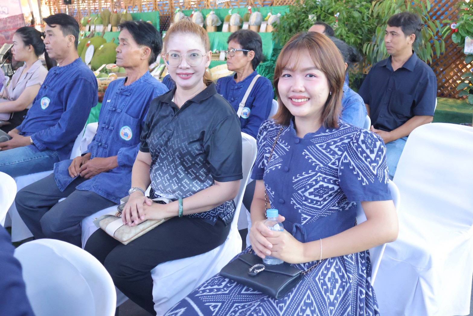 title - วันที่ 30 พฤษภาคม 2569 นายวิทูล ประดิษฐบุญ ปฏิรูปที่ดินจังหวัดปราจีนบุรี  มอบหมายให้ ผู้อำนวยการกลุ่มยุทธศาสตร์และการปฏิรูปที่ดิน พร้อมด้วย  เจ้าหน้าที่ ส.ป.ก.ปราจีนบุรี เข้าร่วมพิธีเปิดงานเกษตรจังหวัดปราจีนบุรีครั้งที่ 60  ณ บริเวณลานพระบรมราชานุสาวรีย์ รัชกาลที่ 5 