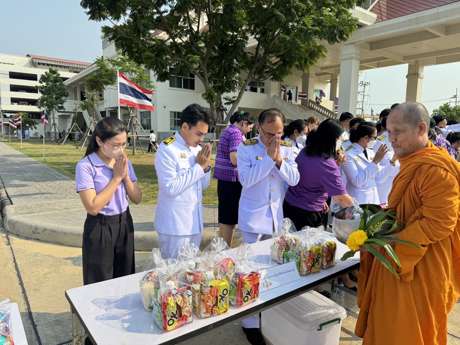 วันอังคารที่ 2 เมษายน 2567 เวลา 8.00 น.  นายบัญชา เชาวรินทร์ ผู้ว่าราชการจังหวัดสระบุรีเป็นประธานในพิธีเจริญพระพุทธมนต์และทำบุญตักบาตรถวายพระราชกุศลเนื่องในวันคล้ายวันพระราชสมภพ สมเด็จพระกนิษฐาธิราชเจ้า กรมสมเด็จพระเทพรัตนราชสุดาฯ สยามบรมราชกุมารีประจำปี 2567 โดยนายบรรจง ปองนาน ปฏิรูปที่ดินจังหวัดสระบุรี พร้อมเจ้าหน้าที่สำนักงานการปฏิรูปที่ดินจังหวัดสระบุรี เข้าร่วมกิจกรรมฯ เพื่อเป็นการแสดงความจงรักภักดี และสำนึกในพระมหากรุณาธิคุณ ณ หอประชุมศูนย์ราชการจังหวัดสระบุรี