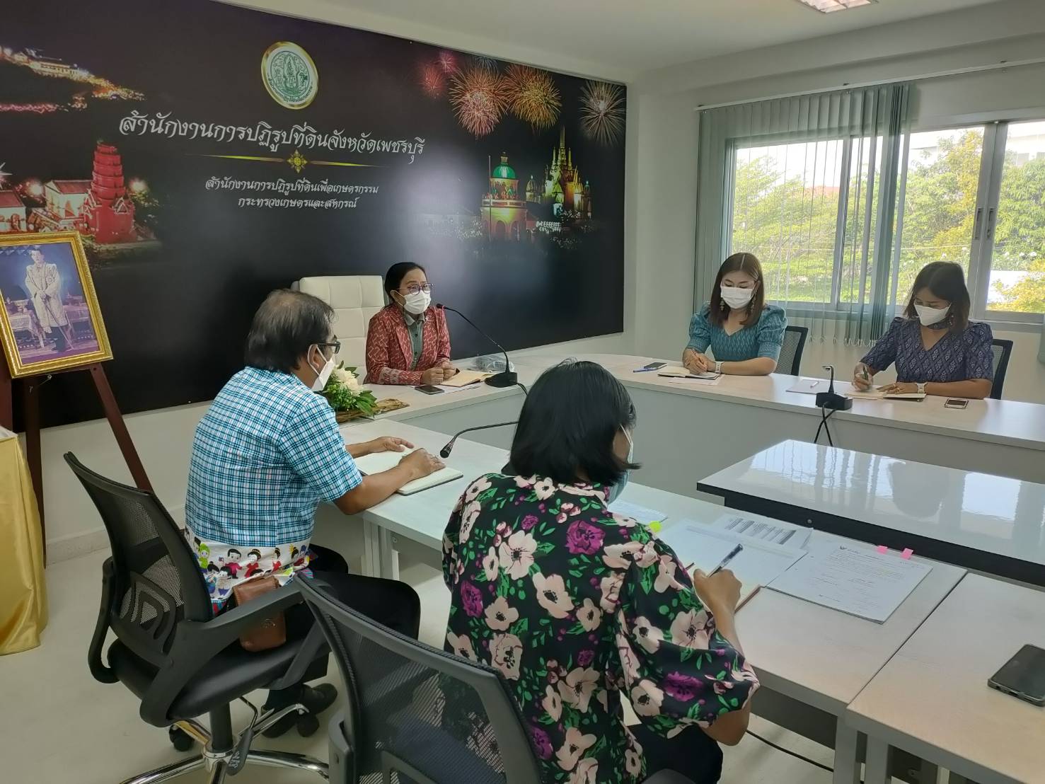 ส.ป.ก. เพชรบุรี จัดประชุมสำนักงานการปฏิรูปที่ดินจังหวัดเพชรบุรี ครั้งที่ 2/2566 