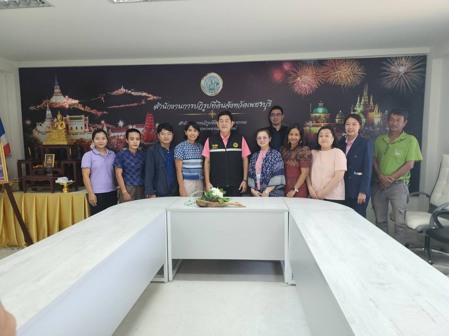 ส.ป.ก.เพชรบุรี ร่วมรับการมาตรวจราชการของ นายภาชน์ จารุภุมมิก หัวหน้าผู้ตรวจราชการกรม ส.ป.ก. และคณะ รอบที่ 1 ประจำปีงบประมาณ พ.ศ. 2567 