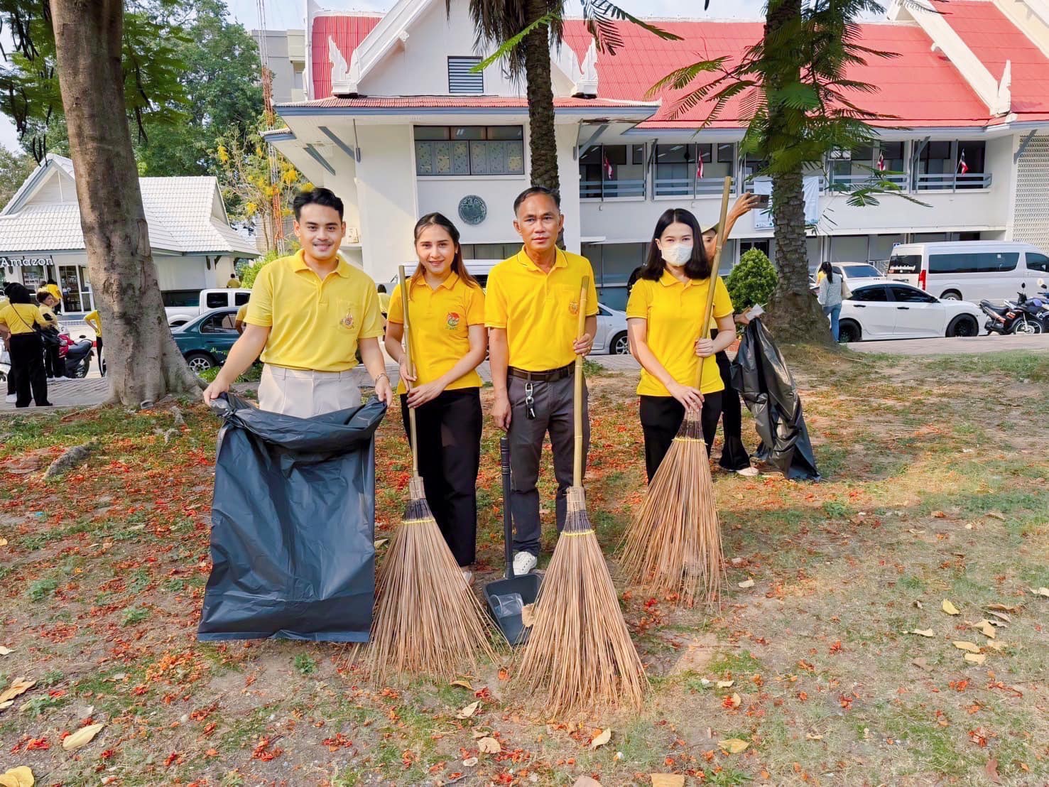 1 พ.ค. 67 เวลา 09.00 น. นายบัญชา  เชาวรินทร์ ผู้ว่าราชการจังหวัดสระบุรี เป็นประธานเปิดกิจกรรม Big Cleaning Day จังหวัดสระบุรี โดยมี นายบรรจง ปองนาน ปฏิรูปที่ดินจังหวัดสระบุรี และเจ้าหน้าที่เข้าร่วมกิจกรรม ณ บริเวณลานหน้าที่ว่าการอำเภอเมืองสระบุรี เพื่อเฉลิมพระเกียรติ พระบาทสมเด็จพระเจ้าอยู่หัว เนื่องในโอกาสมหามงคลเฉลิมพระชนมพรรษา 6 รอบ 28 กรกฎาคม 2567 เพื่อร่วมเฉลิมพระเกียรติพระบาทสมเด็จพระเจ้าอยู่หัว เนื่องในโอกาสมหามงคลในปีนี้ โดยจัดกิจกรรม สัปดาห์รักษาความสะอาด ดำเนินการต่อเนื่องระหว่างวันที่ 1 - 5 ของทุกเดือน