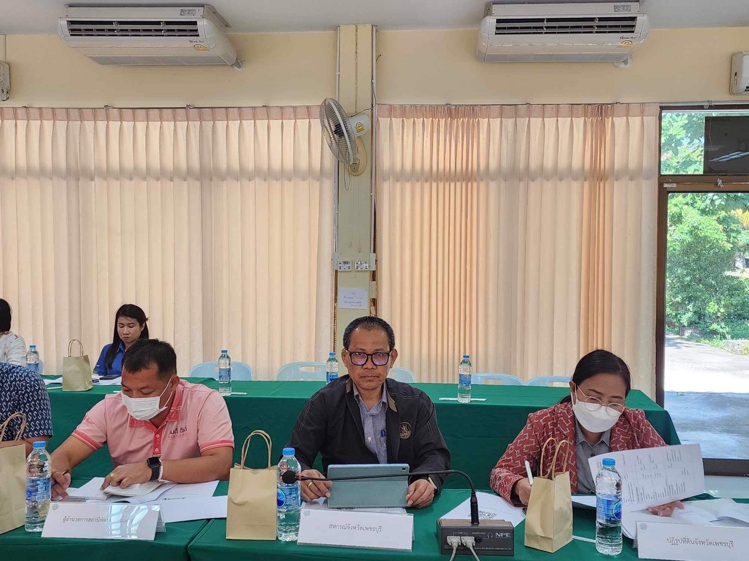 ส.ป.ก.เพชรบุรี เข้าร่วมประชุมคณะกรรมการศูนย์ติดตามและแก้ไขปัญหาภัยพิบัติด้านเกษตร จังหวัดเพชรบุรี