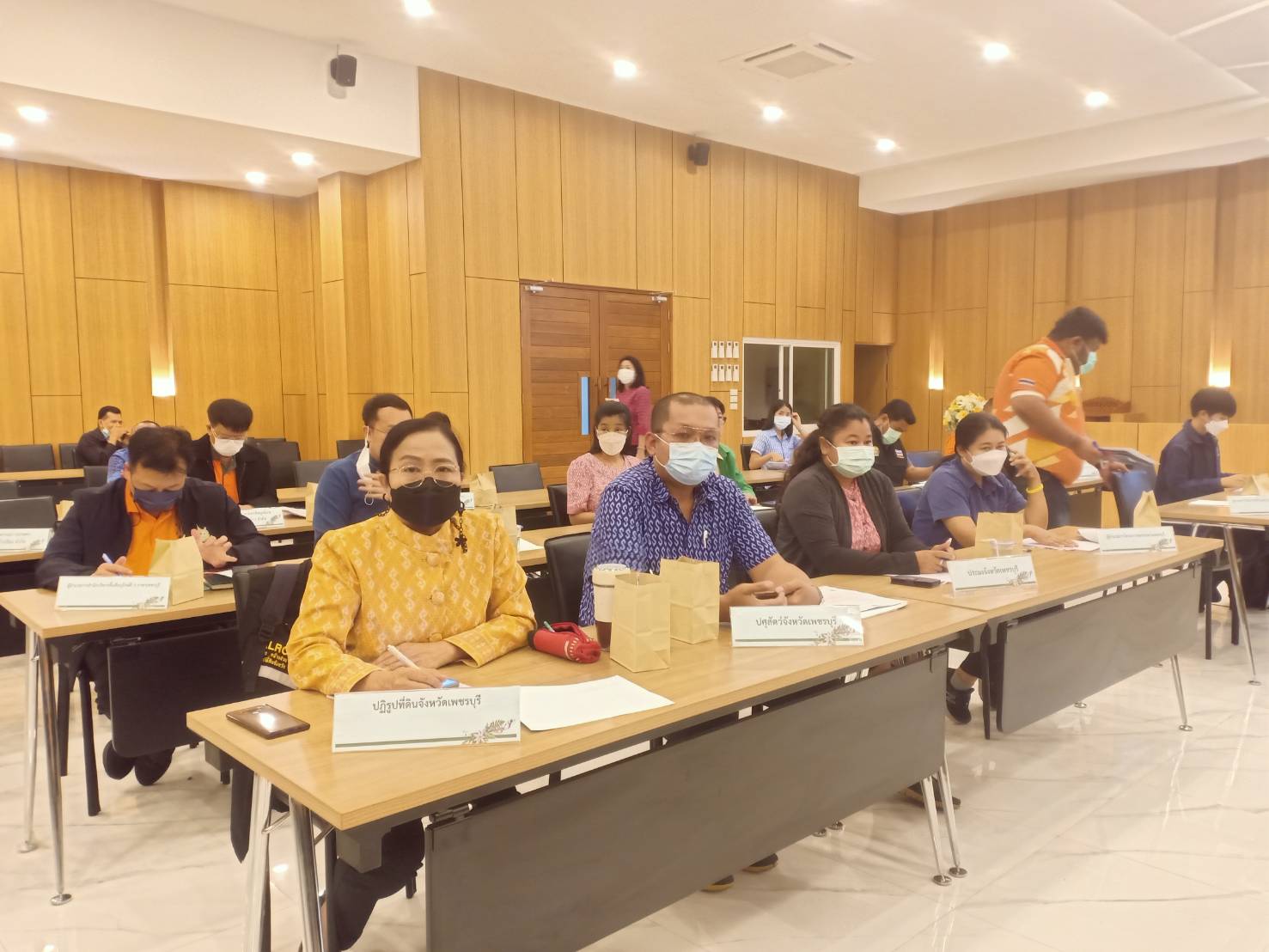 ส.ป.ก. เพชรบุรี เข้าร่วมประชุมคณะทำงานส่งเสริมพัฒนาอาชีพและการตลาดภายใต้คณะอนุกรรมการนโยบายที่ดิน (คทช.) จังหวัดเพชรบุรี ครั้งที่ 2/2566