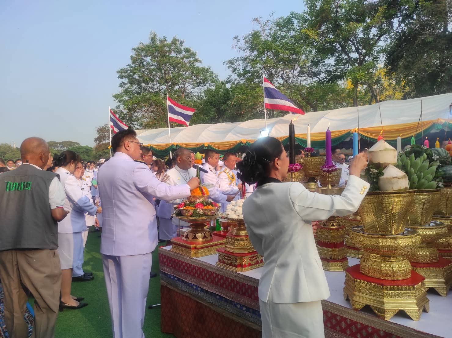 title - ปฏิรูปที่ดินจังหวัดพระนครศรีอยุธยา เข้าร่วมพิธีทำบุญเนื่องในวันครบรอบ ๖๗๖ ปี แห่งการสถาปนากรุงศรีอยุธยาเป็นราชธานี เพื่อเทิดพระเกียรติแด่สมเด็จพระรามาธิบดีที่ ๑ หรือพระเจ้าอู่ทอง องค์ปฐมบรมกษัตริย์ผู้สถาปนากรุงศรีอยุธยาเป็นราชธานีเมื่อปี พ.ศ. ๑๘๙๓