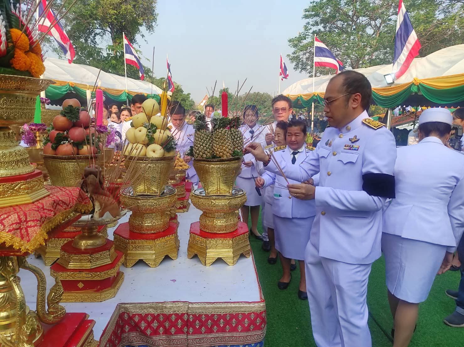 title - ปฏิรูปที่ดินจังหวัดพระนครศรีอยุธยา เข้าร่วมพิธีทำบุญเนื่องในวันครบรอบ ๖๗๖ ปี แห่งการสถาปนากรุงศรีอยุธยาเป็นราชธานี เพื่อเทิดพระเกียรติแด่สมเด็จพระรามาธิบดีที่ ๑ หรือพระเจ้าอู่ทอง องค์ปฐมบรมกษัตริย์ผู้สถาปนากรุงศรีอยุธยาเป็นราชธานีเมื่อปี พ.ศ. ๑๘๙๓