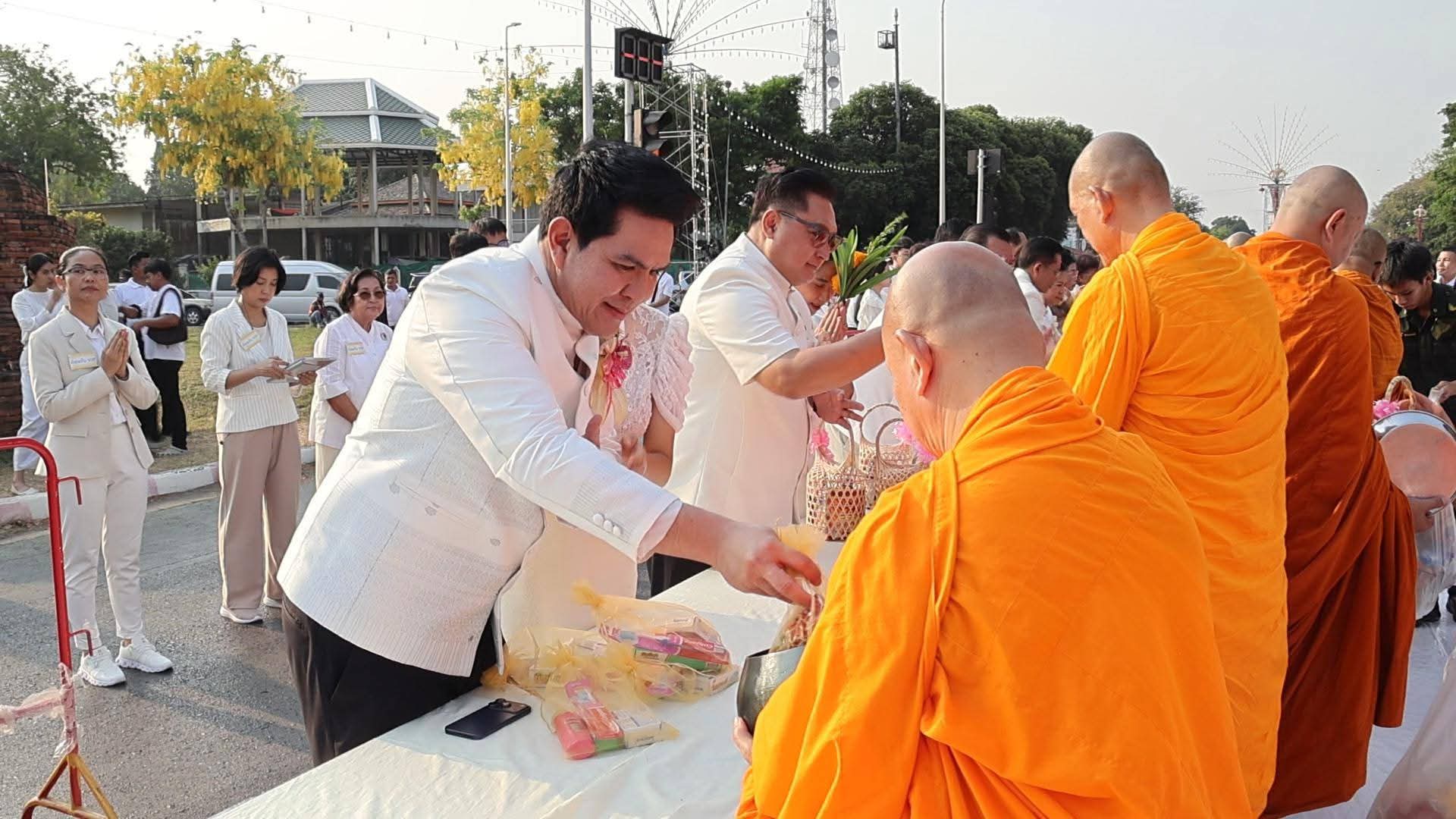 title - ส.ป.ก.พระนครศรีอยุธยา ร่วมทำบุญเมือง ๖๗๖ ปี วันสถาปนากรุงศรีอยุธยา ตักบาตรพระสงฆ์ ๑,๑๐๙ รูป  
