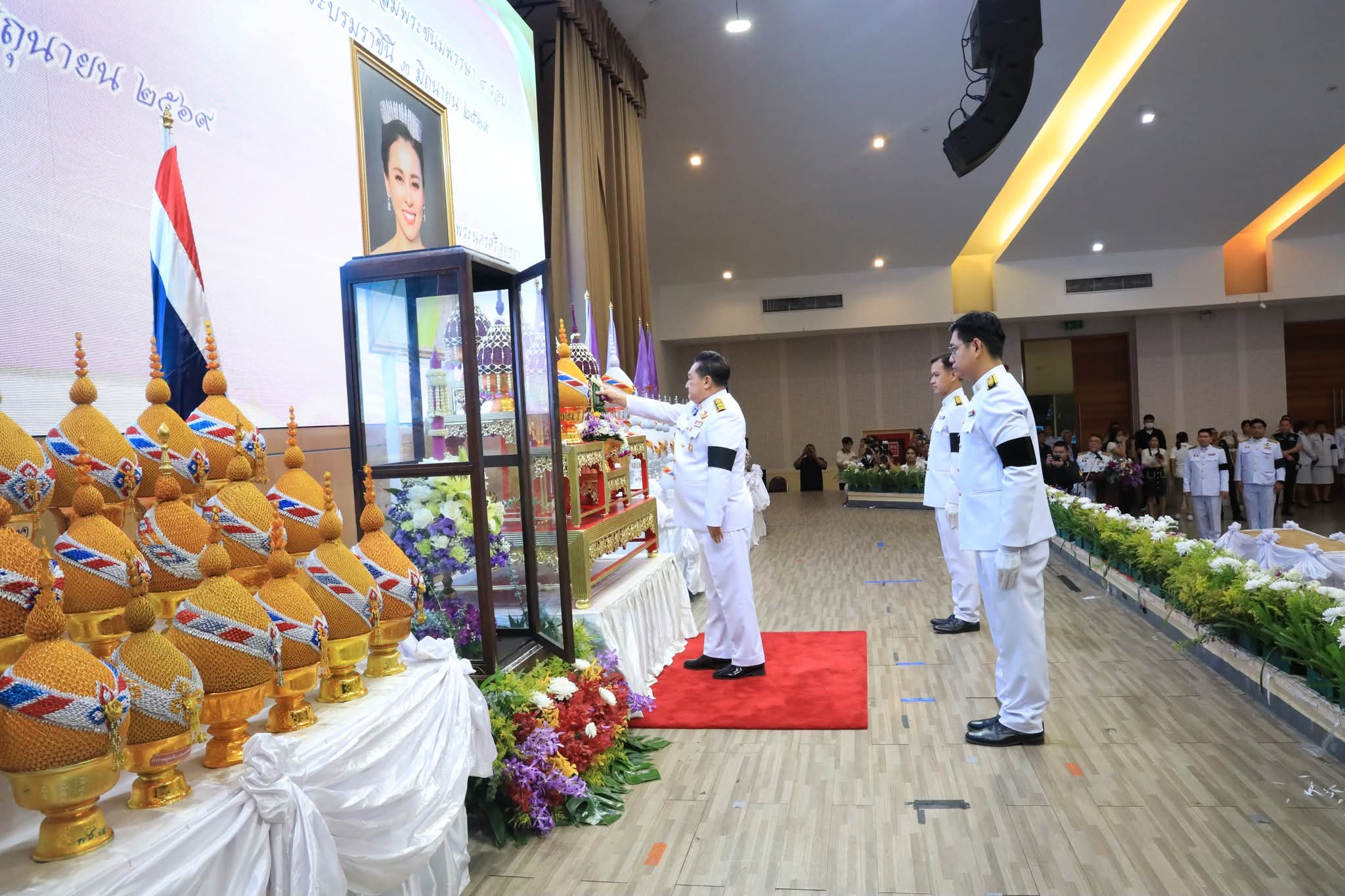title - ส.ป.ก.พระนครศรีอยุธยา เข้าร่วมพิธีถวายเครื่องราชสักการะและวางพานพุ่ม และพิธีจุดเทียนถวายพระพรชัยมงคล เนื่องในโอกาสพระราชพิธีมหามงคลเฉลิมพระชนมพรรษา ๔ รอบ สมเด็จพระนางเจ้า ฯ พระบรมราชินี ๓ มิถุนายน ๒๕๖๙