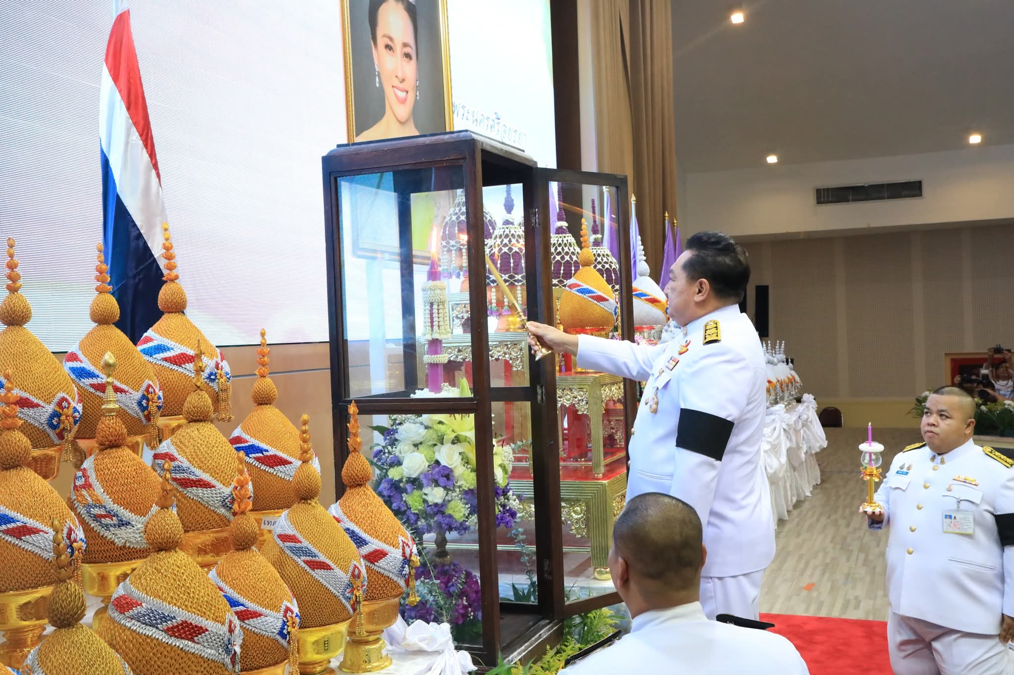title - ส.ป.ก.พระนครศรีอยุธยา เข้าร่วมพิธีถวายเครื่องราชสักการะและวางพานพุ่ม และพิธีจุดเทียนถวายพระพรชัยมงคล เนื่องในโอกาสพระราชพิธีมหามงคลเฉลิมพระชนมพรรษา ๔ รอบ สมเด็จพระนางเจ้า ฯ พระบรมราชินี ๓ มิถุนายน ๒๕๖๙