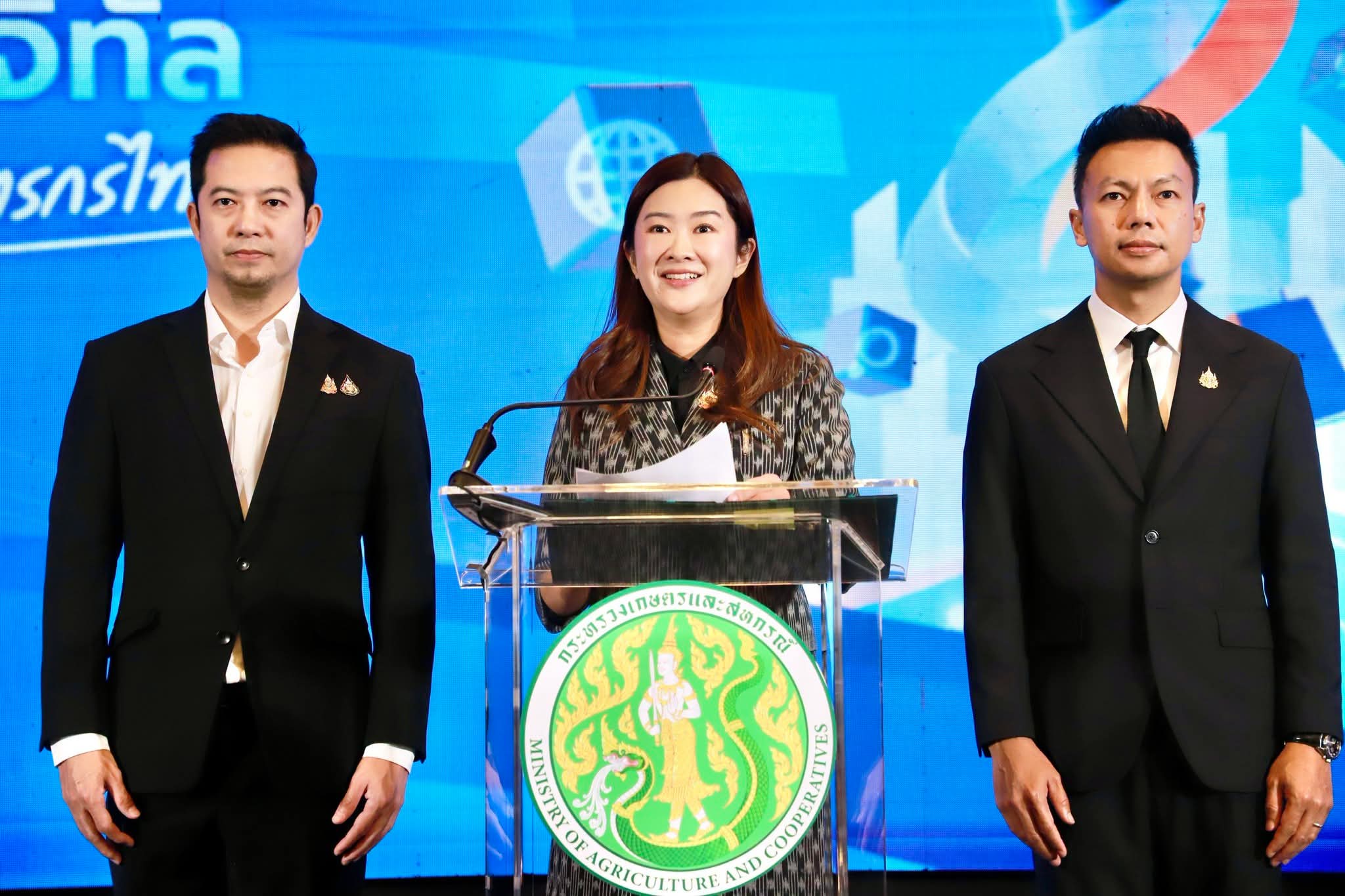 นางสาวอมรรัตน์ แขวงโสภา ปฏิรูปที่ดินจังหวัดพระนครศรีอยุธยา  เข้าร่วมโครงการประชุมสัมมนาประจำปี ๒๕๖๙ เรื่องยกระดับครูบัญชีอาสายุคดิจิทัล เพื่อเกษตรกรไทย โดยมีนางสาวปิยะรัฐชย์ ติยะไพรัช รัฐมนตรีช่วยว่าการกระทรวงเกษตรและสหกรณ์ เป็นประธาน (ข่าวแชร์)