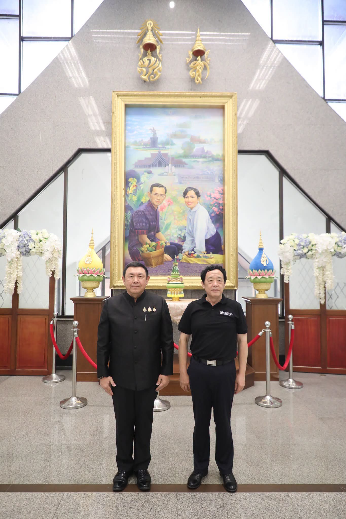 title - นางสาวอมรรัตน์ แขวงโสภา ปฏิรูปที่ดินจังหวัดพระนครศรีอยุธยา  พร้อมด้วยเจ้าหน้าที่ ส.ป.ก. ให้การต้อนรับคณะจาก FAO โดยมี Dr.Qu Tongyu ผู้อำนวยการใหญ่องค์การอาหารและเกษตรแห่งสหประชาชาติ เป็นหัวหน้าคณะ พร้อมด้วยแขกผู้มีเกียรติจาก FAO และนางสาวปทุมวดี อิ่มทั่ว อัครราชทูต (ฝ่ายเกษตร) ประจำกรุงโรม ประเทศอิตาลี ร่วมในการเยี่ยมชม