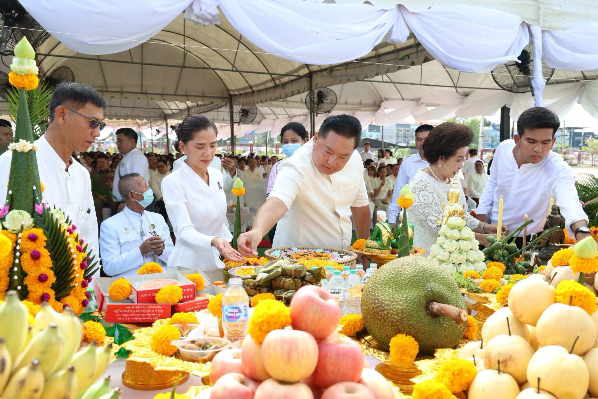 title - นางสาวอมรรัตน์ แขวงโสภา ปฏิรูปที่ดินจังหวัดพระนครศรีอยุธยา พร้อมด้วยเจ้าหน้าที่กลุ่มกฏหมาย เข้าร่วมพิธีตั้งศาลพระภูมิและศาลตายายประจำศาลาก