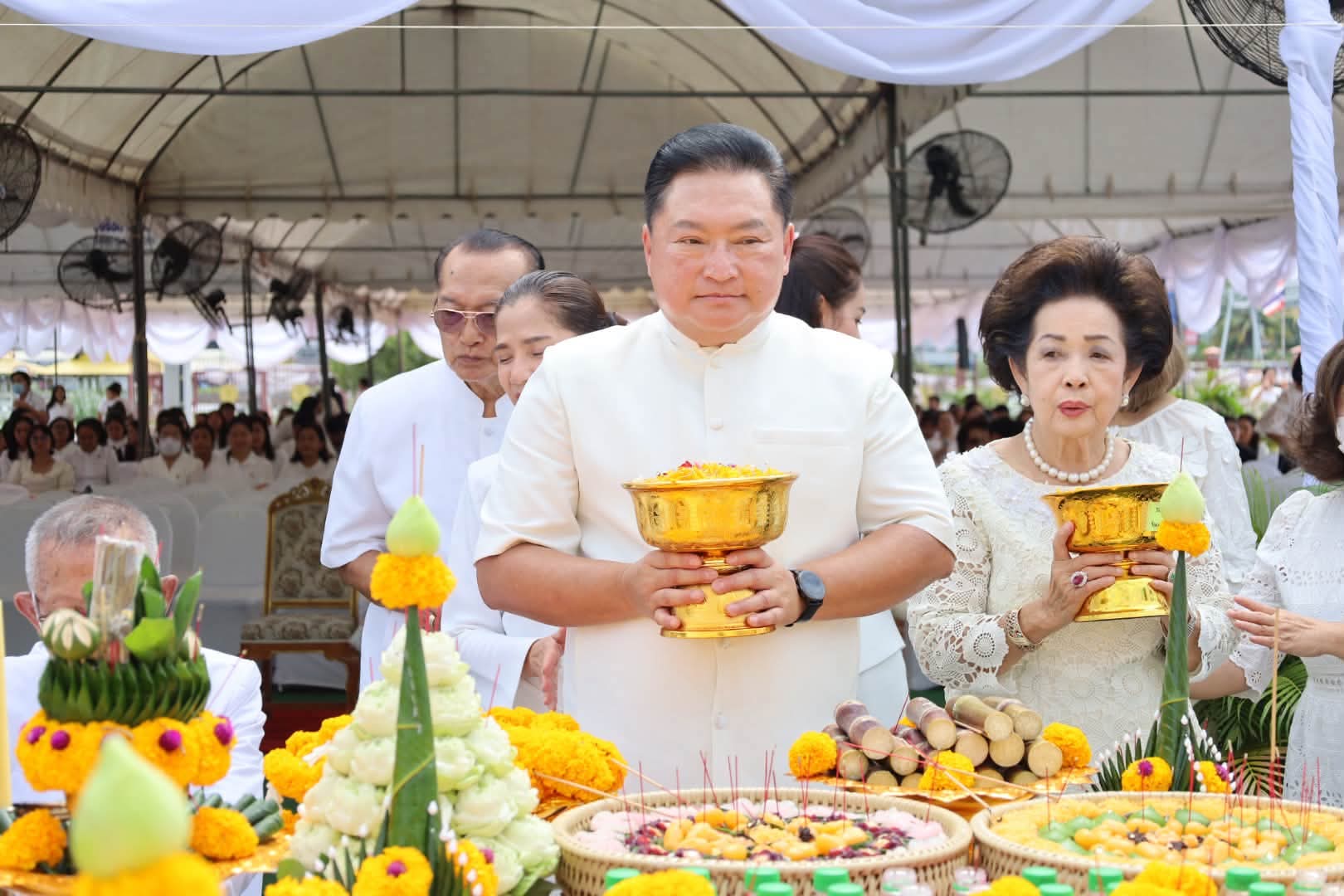 title - นางสาวอมรรัตน์ แขวงโสภา ปฏิรูปที่ดินจังหวัดพระนครศรีอยุธยา พร้อมด้วยเจ้าหน้าที่กลุ่มกฏหมาย เข้าร่วมพิธีตั้งศาลพระภูมิและศาลตายายประจำศาลาก