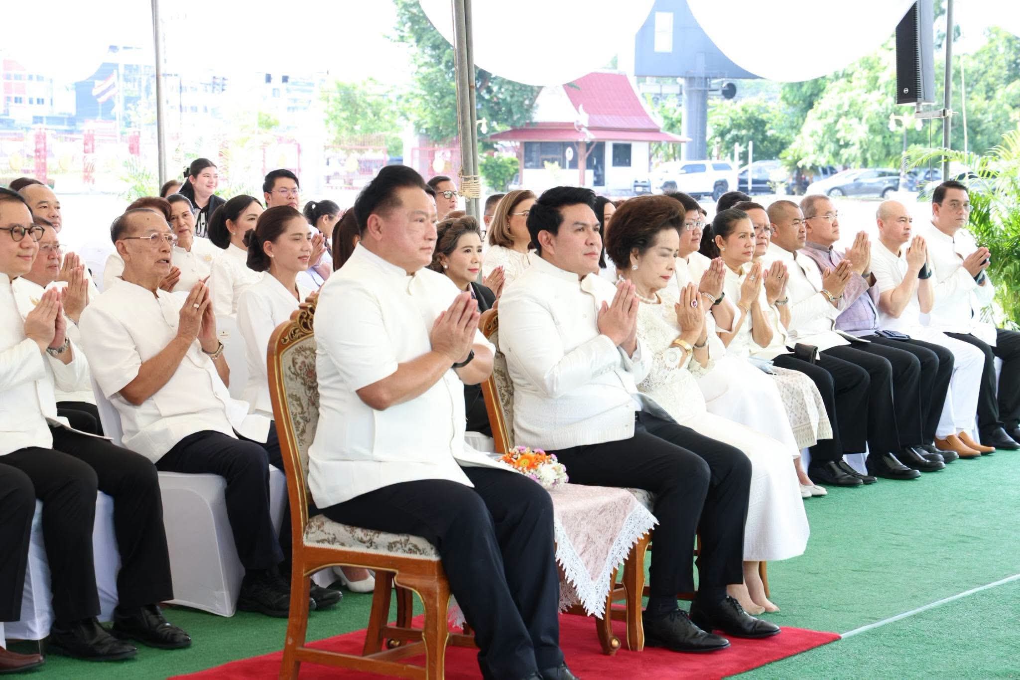 title - นางสาวอมรรัตน์ แขวงโสภา ปฏิรูปที่ดินจังหวัดพระนครศรีอยุธยา พร้อมด้วยเจ้าหน้าที่กลุ่มกฏหมาย เข้าร่วมพิธีตั้งศาลพระภูมิและศาลตายายประจำศาลาก
