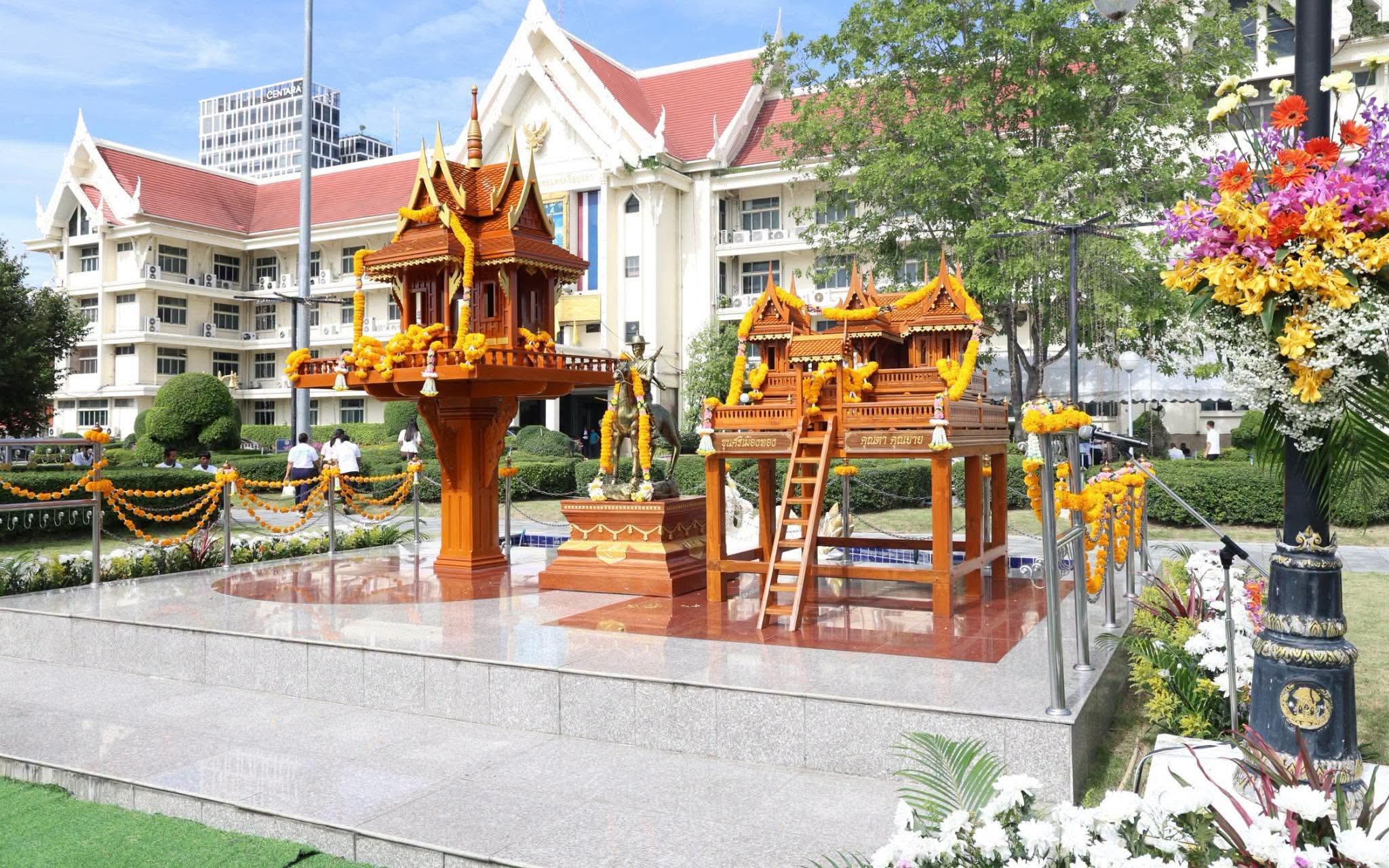 title - นางสาวอมรรัตน์ แขวงโสภา ปฏิรูปที่ดินจังหวัดพระนครศรีอยุธยา พร้อมด้วยเจ้าหน้าที่กลุ่มกฏหมาย เข้าร่วมพิธีตั้งศาลพระภูมิและศาลตายายประจำศาลาก