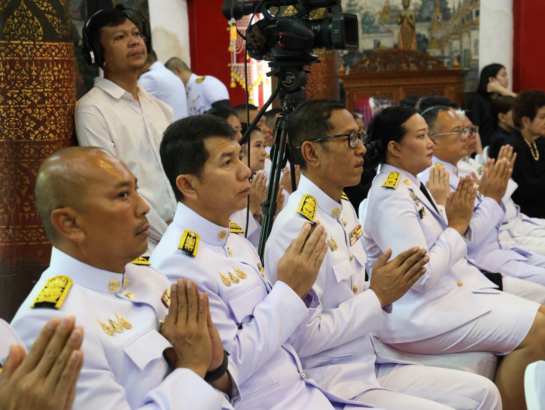 title - นางสาวอมรรัตน์ แขวงโสภา ปฏิรูปที่ดินจังหวัดพระนครศรีอยุธยา  พร้อมด้วยเจ้าหน้าที่ฝ่ายบริหารทั่วไป สำนักงานการปฏิรูปที่ดินจังหวัดพระนครศรีอยุธยา  ร่วมพิธีบำเพ็ญกุศล ในวาระครบ ๑๐๐ วัน (สตมวาร) แห่งการสิ้นพระชนม์ ถวายเป็นพระกุศลแด่ สมเด็จพระเจ้าลูกเธอ เจ้าฟ้าพัชรกิติยาภา นเรนทิราเทพยวดี กรมหลวงราชสาริณีสิริพัชร มหาวัชรราชธิดา ศาลาการเปรียญ วัดกษัตราธิราช วรวิหาร อำเภอพระนครศรีอยุธยา จังหวัดพระนครศรีอยุธยา