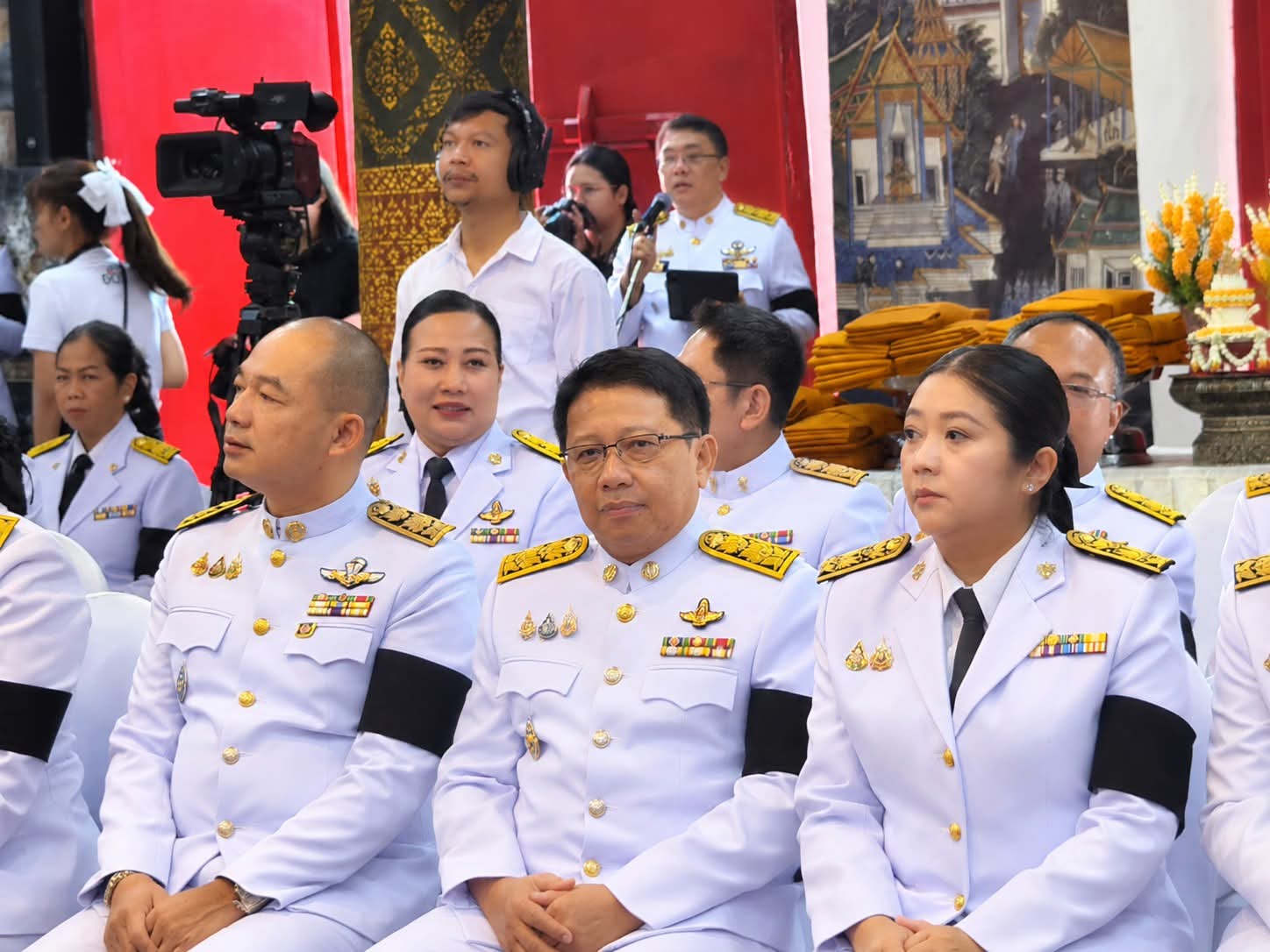 title - นางสาวอมรรัตน์ แขวงโสภา ปฏิรูปที่ดินจังหวัดพระนครศรีอยุธยา  พร้อมด้วยเจ้าหน้าที่ฝ่ายบริหารทั่วไป สำนักงานการปฏิรูปที่ดินจังหวัดพระนครศรีอยุธยา  ร่วมพิธีบำเพ็ญกุศล ในวาระครบ ๑๐๐ วัน (สตมวาร) แห่งการสิ้นพระชนม์ ถวายเป็นพระกุศลแด่ สมเด็จพระเจ้าลูกเธอ เจ้าฟ้าพัชรกิติยาภา นเรนทิราเทพยวดี กรมหลวงราชสาริณีสิริพัชร มหาวัชรราชธิดา ศาลาการเปรียญ วัดกษัตราธิราช วรวิหาร อำเภอพระนครศรีอยุธยา จังหวัดพระนครศรีอยุธยา