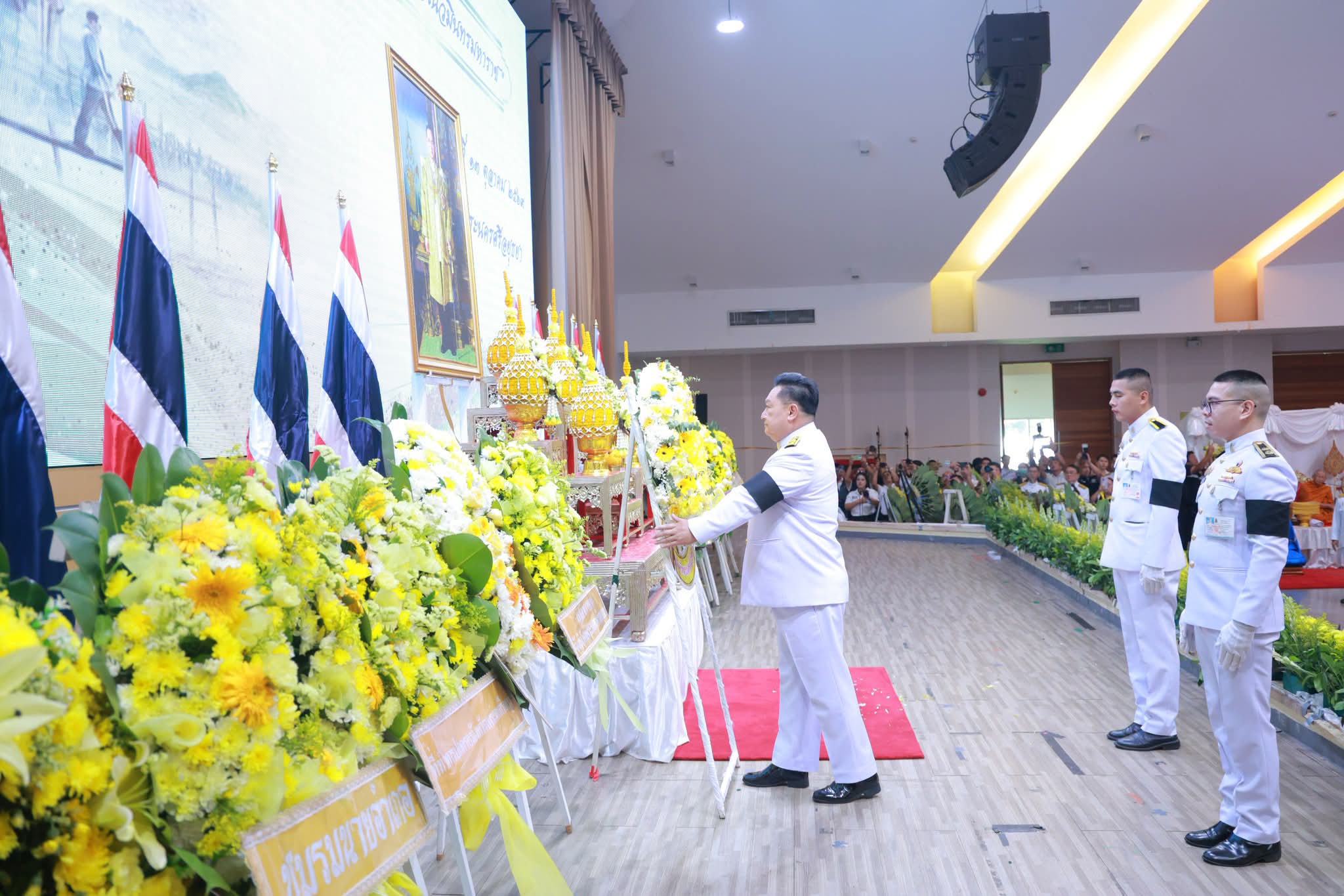 title - ปฏิรูปที่ดินจังหวัดพระนครศรีอยุธยา พร้อมเจ้าหน้าที่กลุ่มการเงินบัญชีและจัดเก็บผลประโยชน์ ร่วมพิธีวางพวงมาลา พิธีสวดพระพุทธมนต์และทำบุญตักบาตรถวายพระราชกุศล เนื่องในวันนวมินทรมหาราช ๑๓ ตุลาคม ๒๕๖๙ 