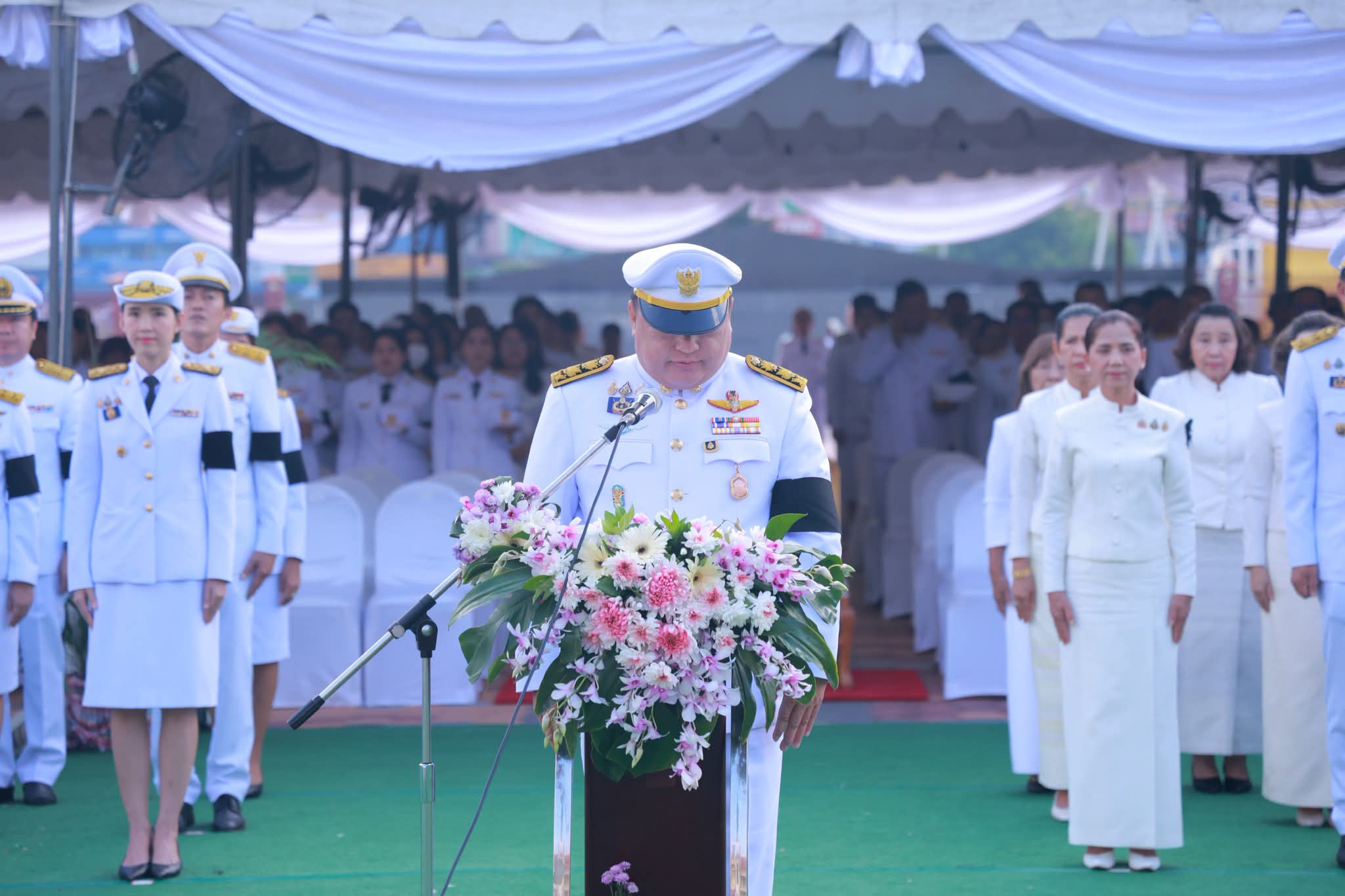 title - ปฏิรูปที่ดินจังหวัดพระนครศรีอยุธยา  มอบหมายให้กลุ่มกฏหมายและกลุ่มงานช่างและแผนที่ ร่วมพิธีวางพวงมาลาถวายสักการะ เนื่องในวันปิยมหาราช (วันคล้ายวันสวรรคตพระบาทสมเด็จพระจุลจอมเกล้าเจ้าอยู่หัว) ประจำปี พ.ศ. ๒๕๖๙ โดยมีนายชวนินทร์ วงศ์สถิตจิรกาล ผู้ว่าราชการจังหวัดพระนครศรีอยุธยา เป็นประธานในพิธีดังกล่าว ณ พระบรมราชานุสาวรีย์พระบาทสมเด็จพระจุลจอมเกล้าเจ้าอยู่หัว รัชกาลที่ ๕ บริเวณลานหน้าศาลากลางจังหวัดพระนครศรีอยุธยา