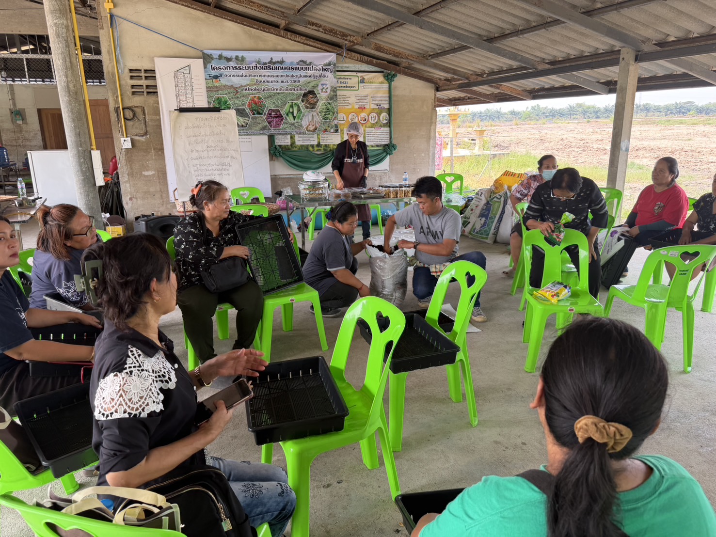 title - ส.ป.ก.พระนครศรีอยุธยา จัดฝึกอบรมเกษตรกรภายใต้โครงการระบบส่งเสริมเกษตรแบบแปลงใหญ่ กิจกรรมส่งเสริมการเกษตรแบบแปลงใหญ่ในเขตปฏิรูปที่ดิน ปีงบประมาณ พ.ศ. ๒๕๖๙ หลักสูตรที่ ๓ การแปรรูปสินค้าเกษตรเพื่อเพิ่มรายได้อย่างยั่งยืน