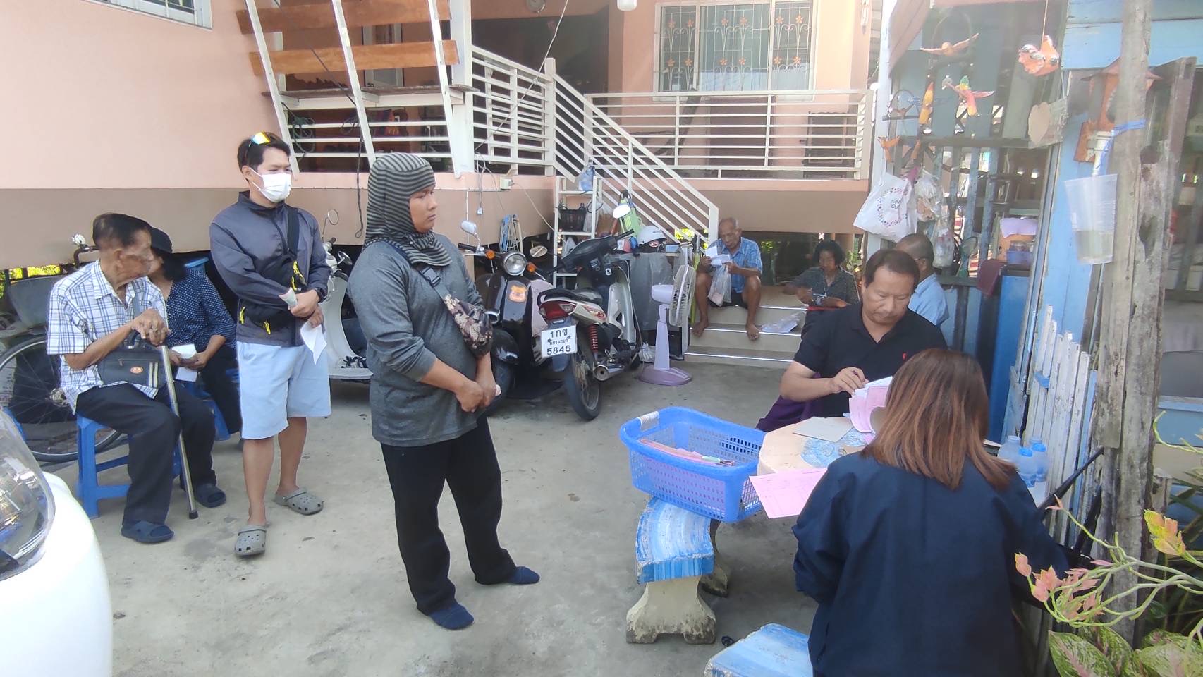 title - ส.ป.ก. พระนครศรีอยุธยา ดำเนินการ ให้บริการรับชำระค่าเช่าที่ดินเพื่อเกษตรกรรม  ประชาสัมพันธ์สินเชื่อเงินกองทุนการปฎิรูปที่ดินเพื่อเกษตรกรรม เพื่อลดภาระค่าใช้จ่ายในการเดินทางให้กับเกษตรกร และสนับสนุนเงินทุนดอกเบี้ยต่ำ ให้กับเกษตรกรในรอบการเพาะปลูกใหม่ 